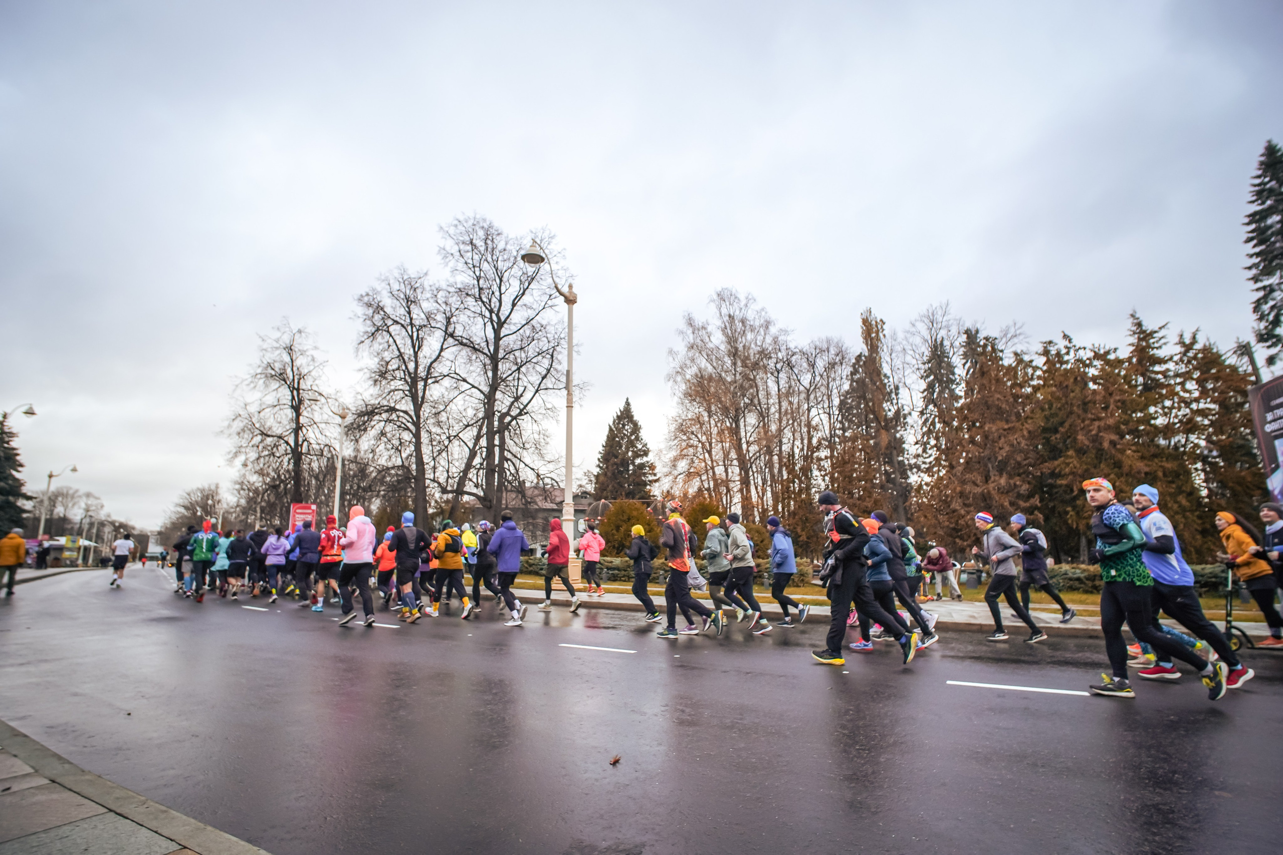 #марафонудома #яuzarun 2024 2-я петля, группа 6:30. Роман Капилюшов. Бег. Фото. Видео. г. Люберцы
