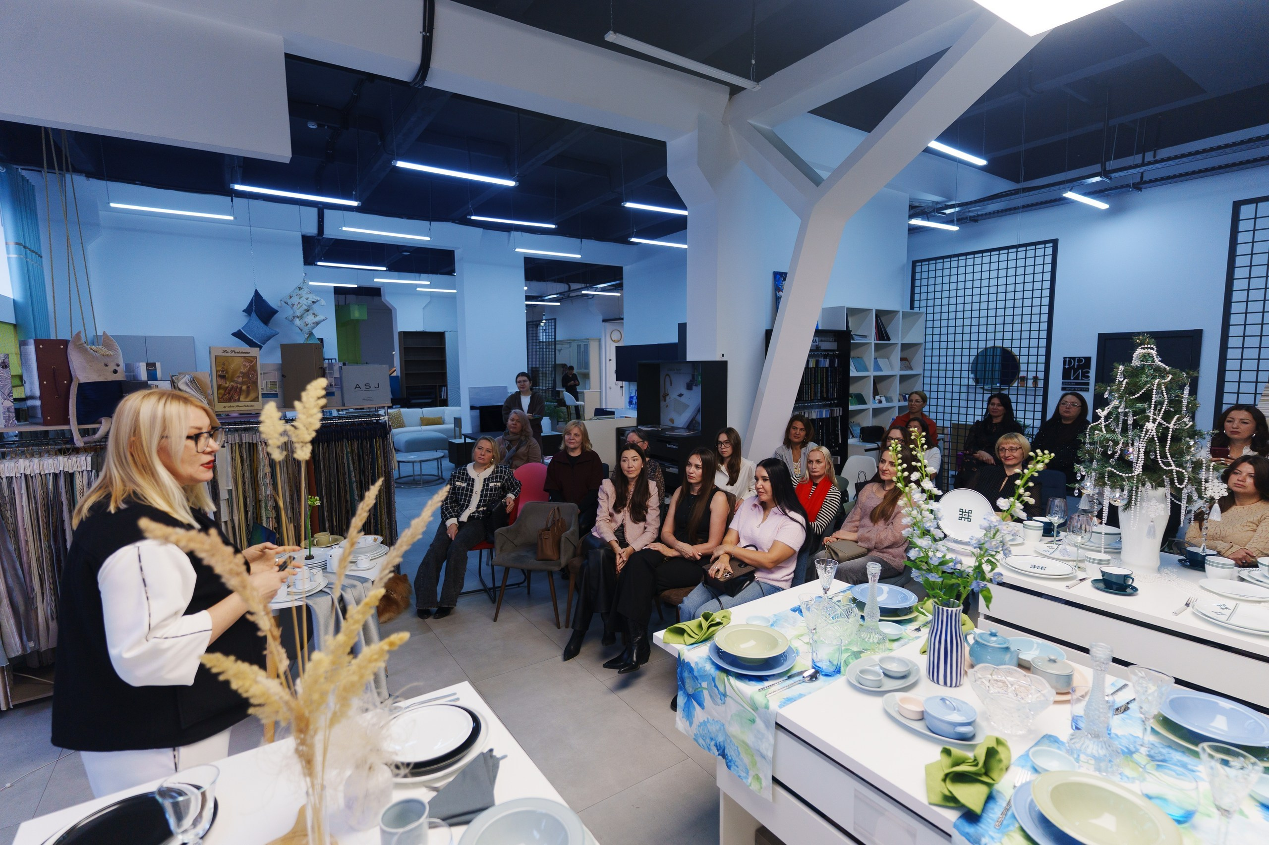 Презентация коллекции Эльмины Гай и Башфарфора — съёмка в бизнес-центре «Аура»