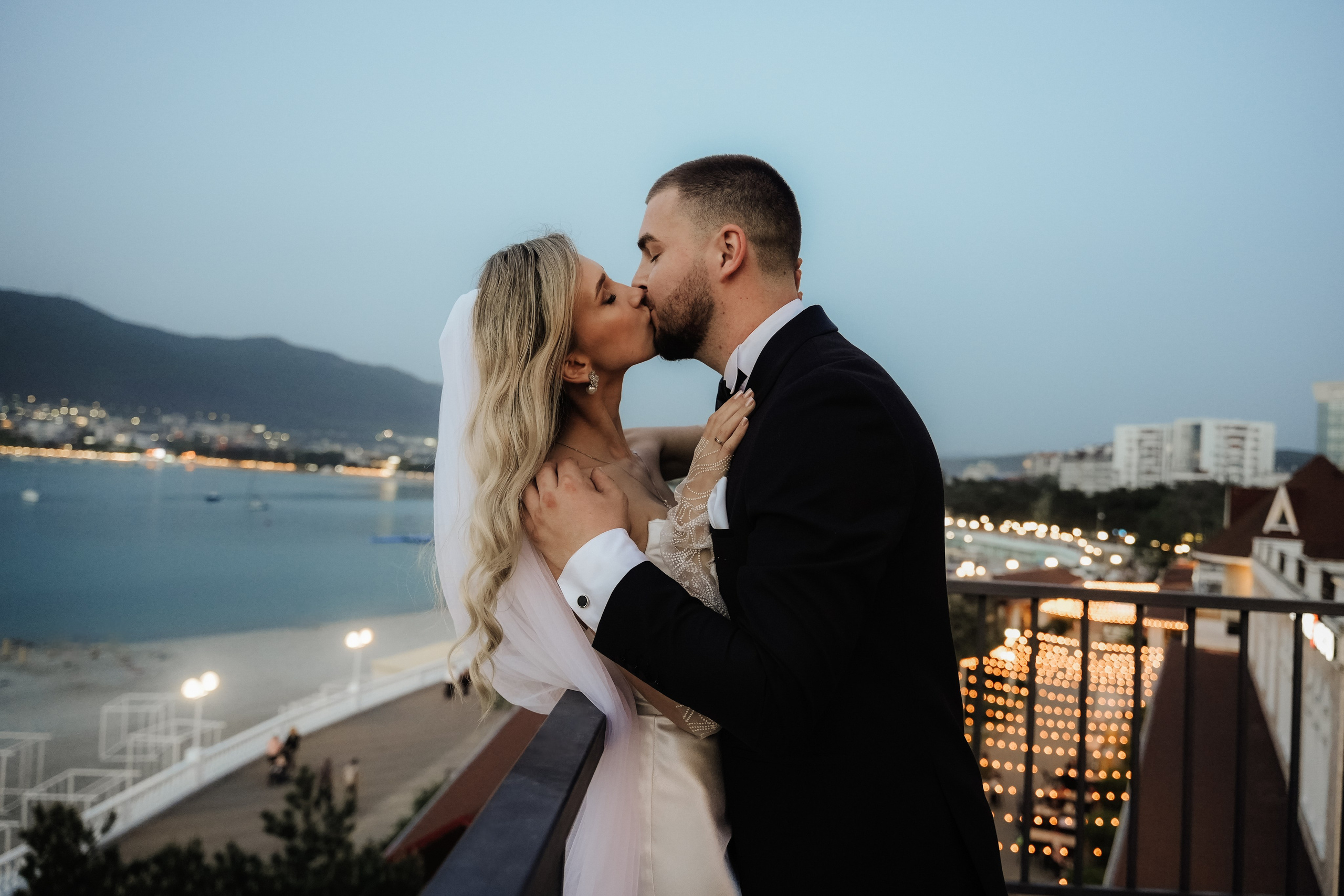 Astoria. VISUAL ARTIST · KRONGAUZ ANASTASIA