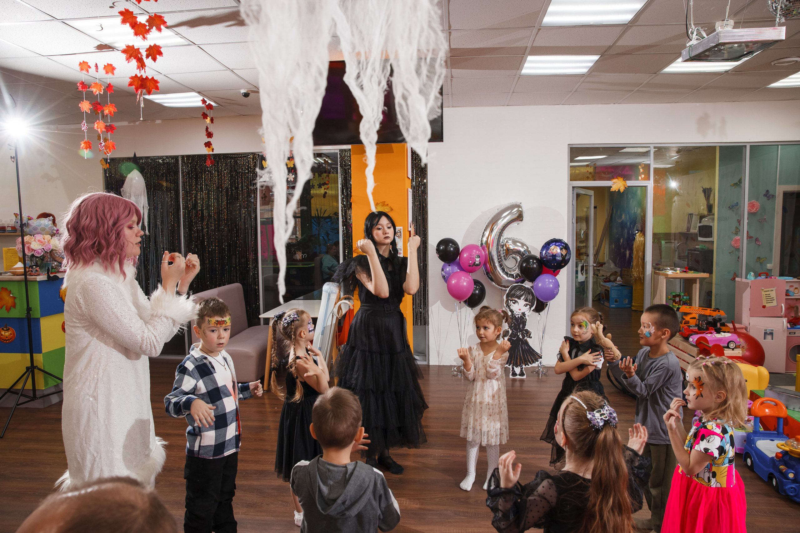 День рождения Маши в стиле «Wednesday». Свадебный и репортажный фотограф (Москва, Королев и другие)