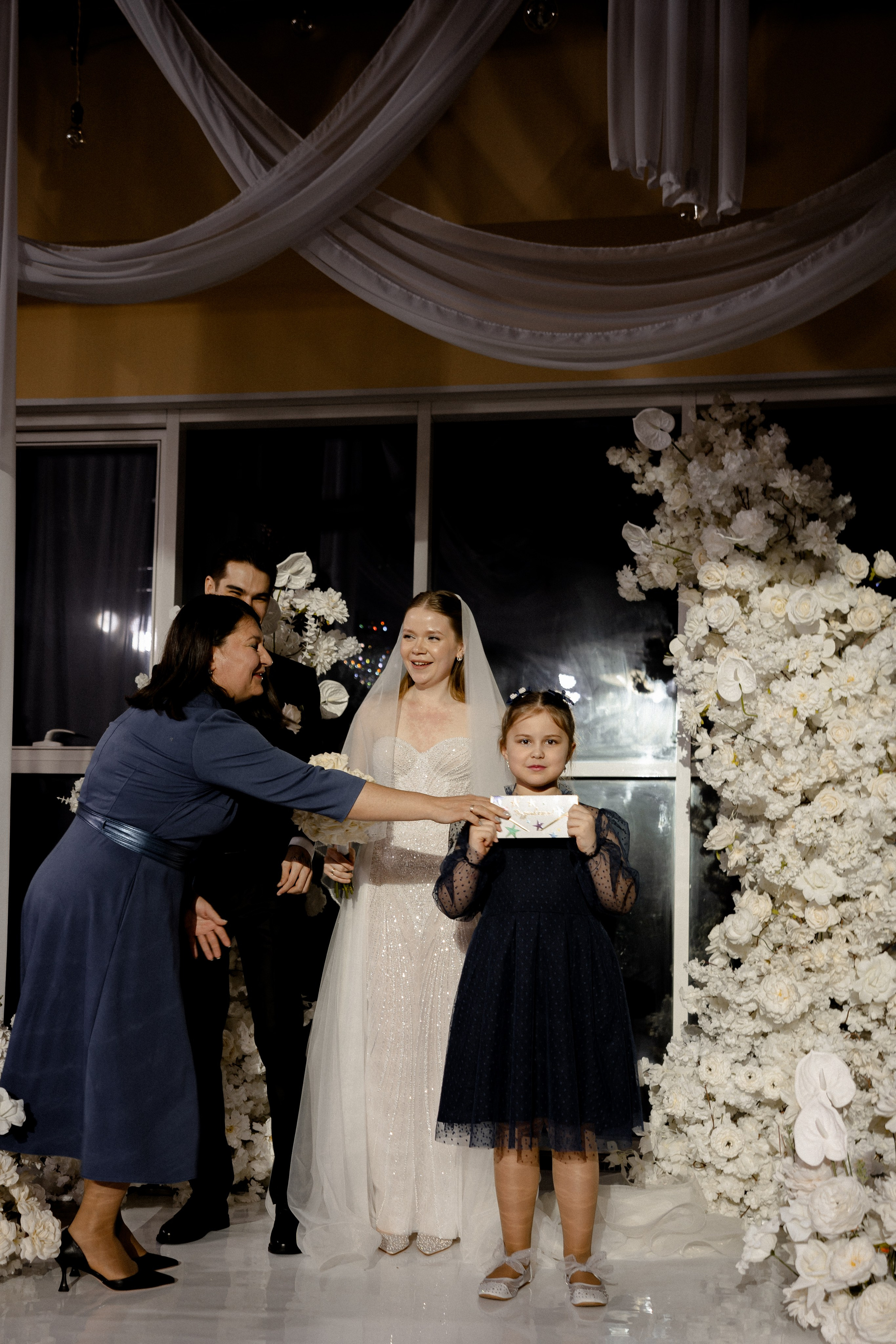 СВАДЕБНАЯ СЬЕМКА СБОРОВ В ОТЕЛЕ И ВЫЕЗД НА ЦЕРЕМОНИЮ (СНЯТО В СИБИРЕ В НИЖНЕВАРТОВСКЕ). Профессиональный фотограф, Санкт-Петербург — Виктория Богомолова