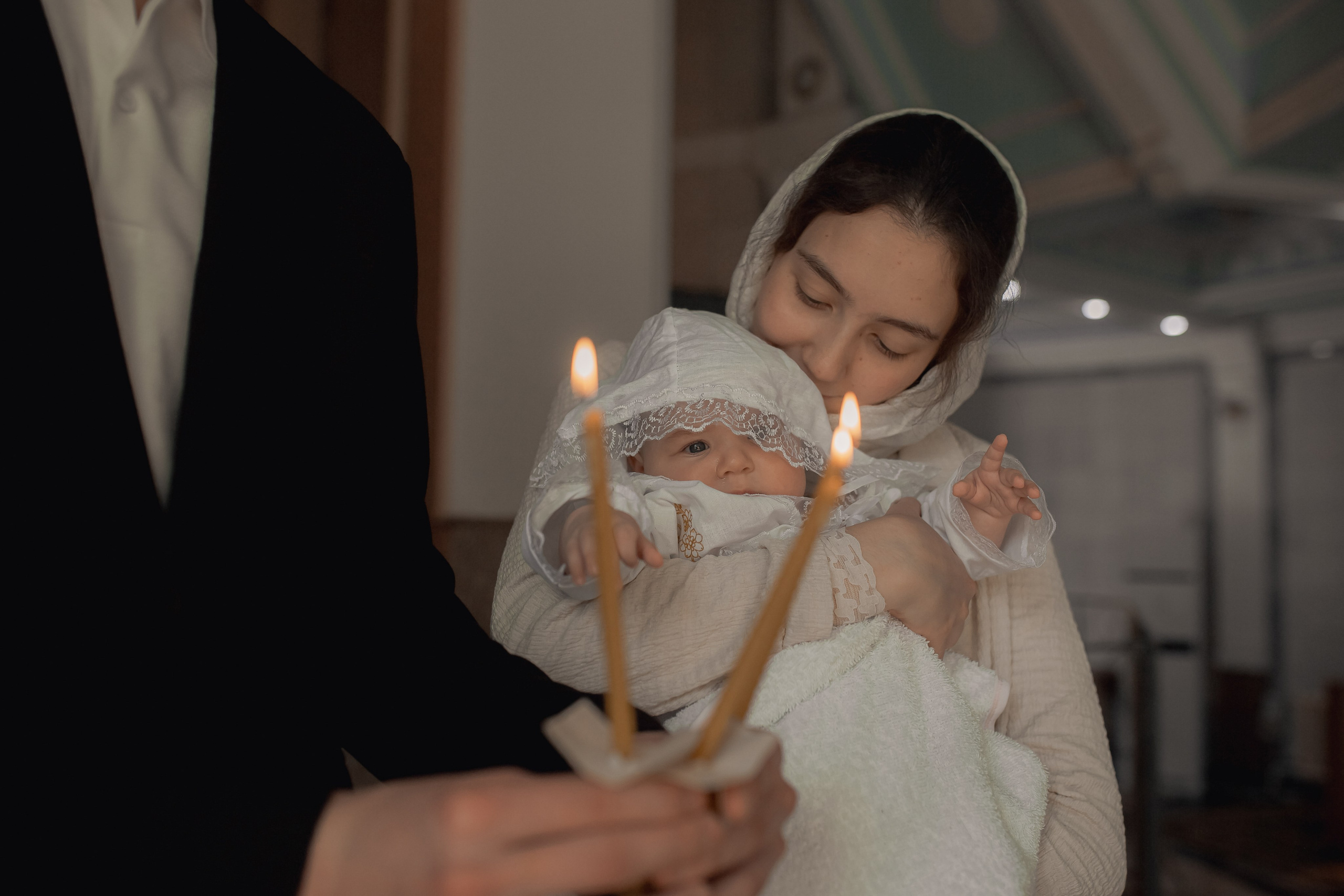 Крещение ребенка в Успенском соборе Ташкента. Фотограф на Крещение и Венчание в Ташкенте