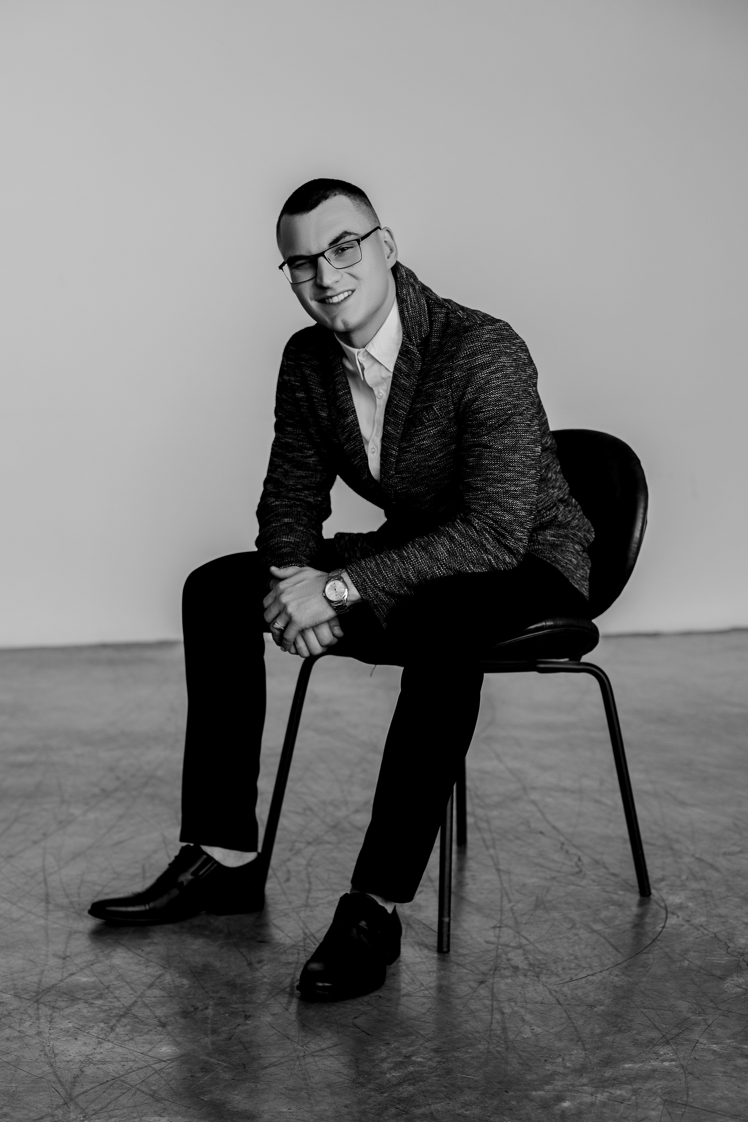 Сергей Р. Фотограф Челябинск Эвелина Ганага, съемка для бизнеса и маркетплейсов