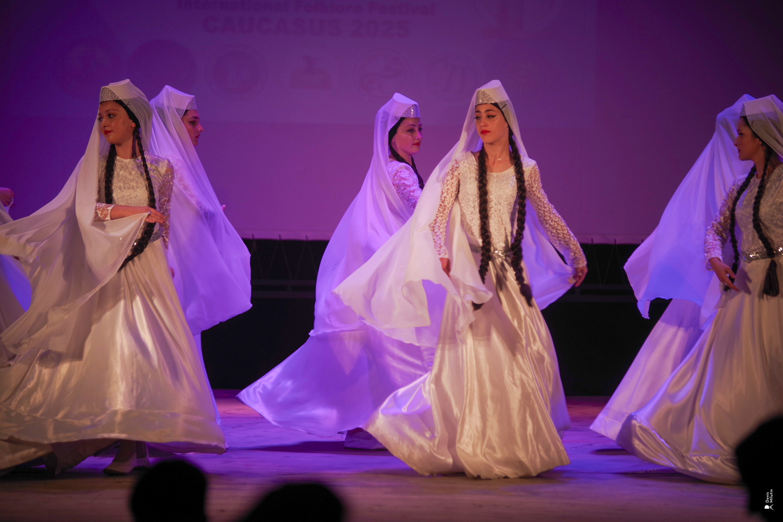 Танцы в прекрасном Они. Портретный фотограф Денис Милютин
