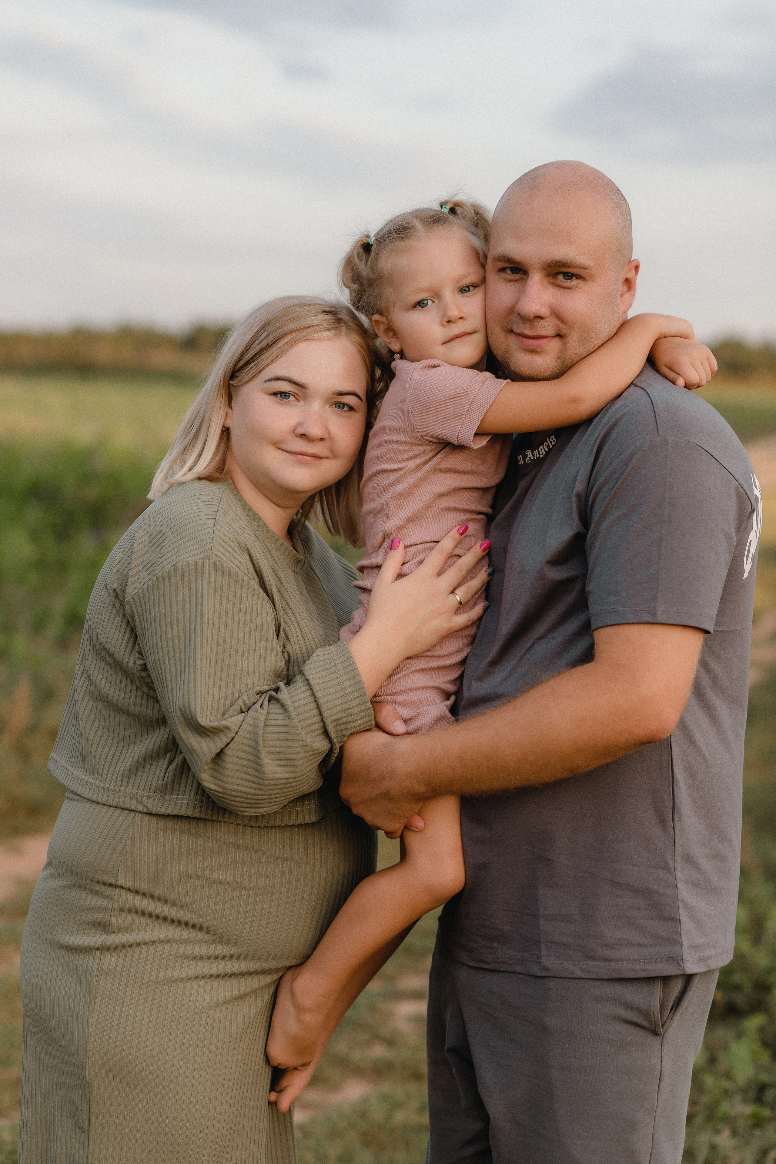 Аня, Вадим и Ева. Главная