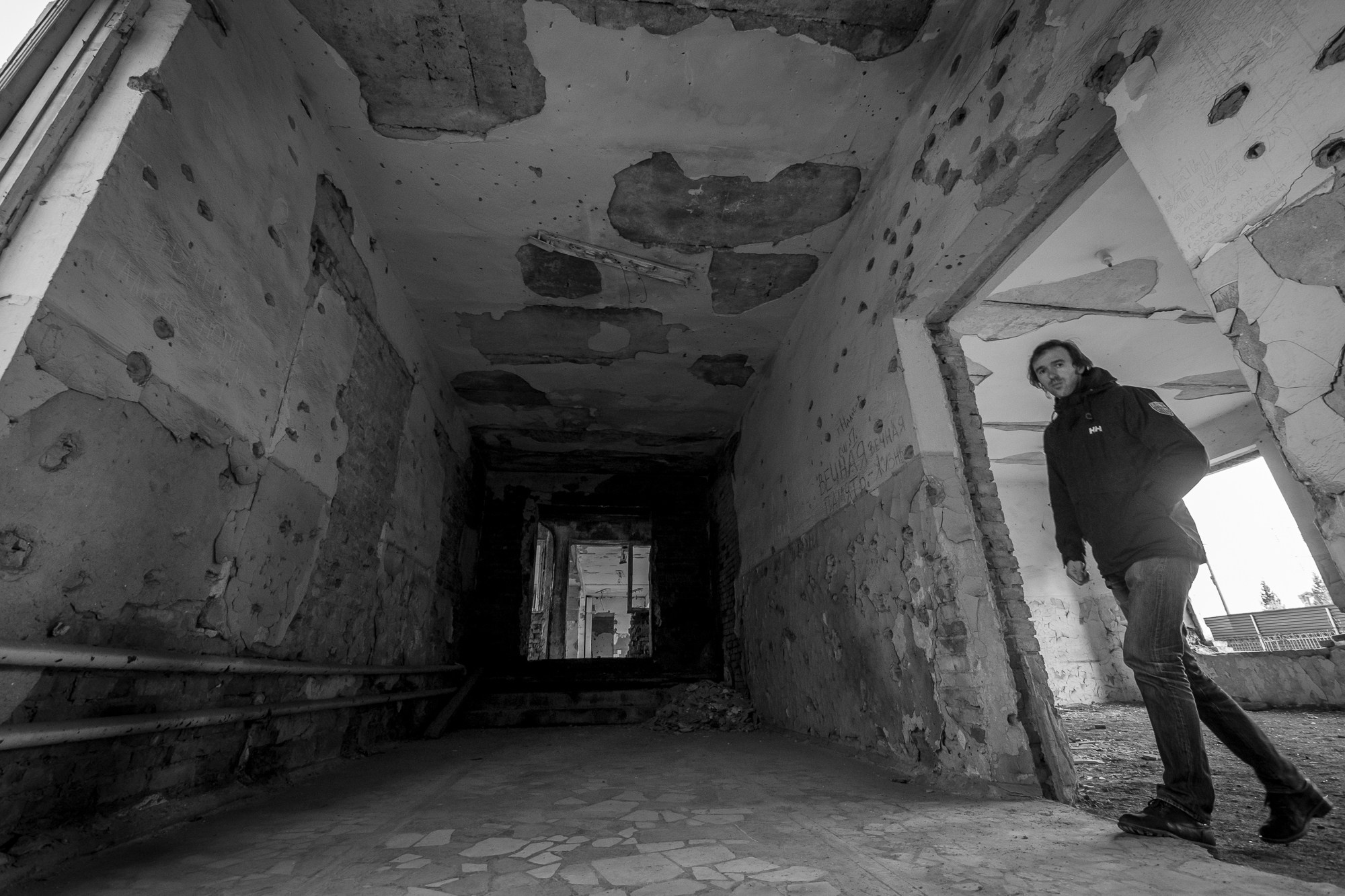 Школа № 1, г. Беслан. Была захвачена террористами 1 сентября 2004 года. Фотограф Алексей Скоробогатько