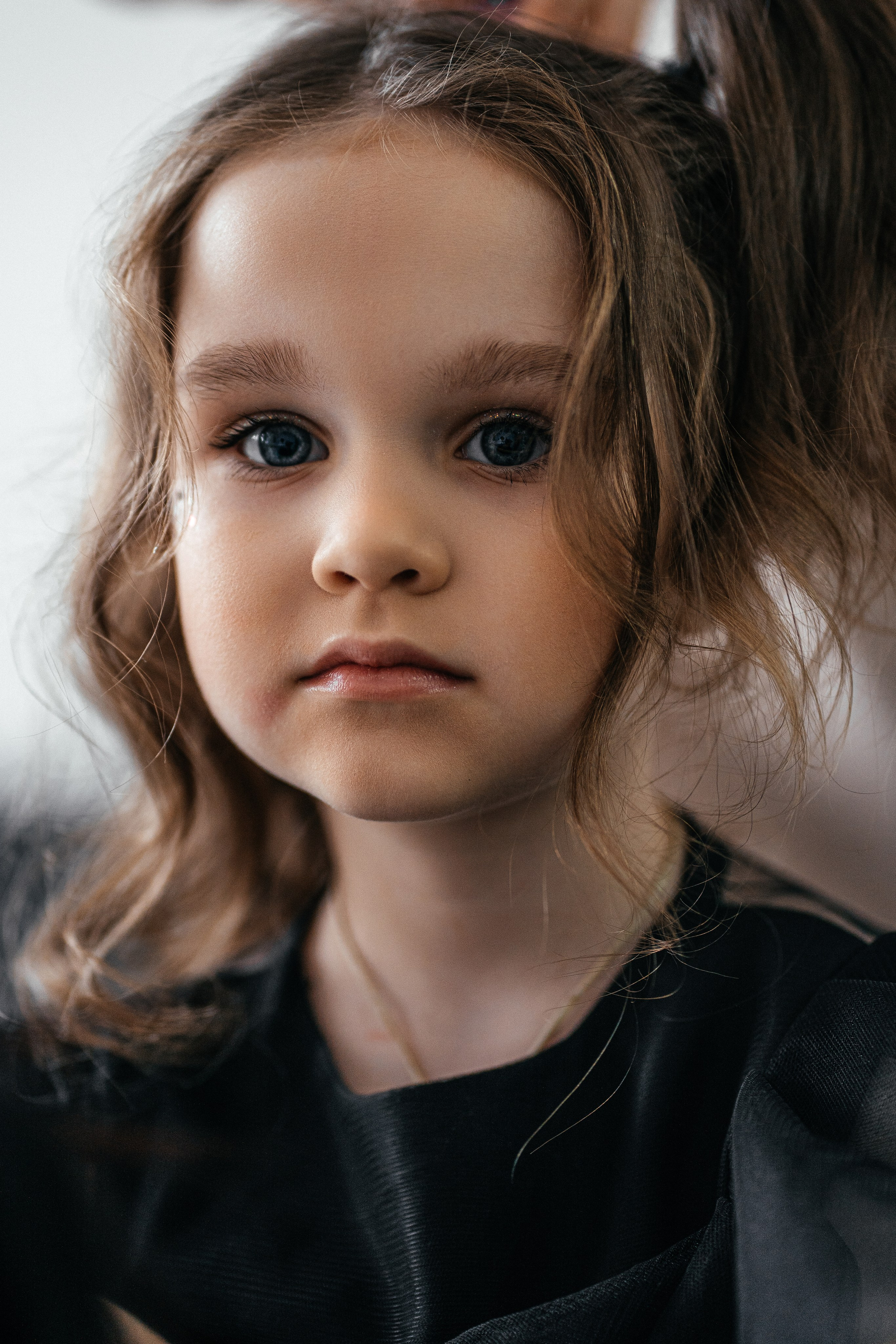 Фотосессия для девочки в платье. Фотограф Ким Наталья в Красноярске