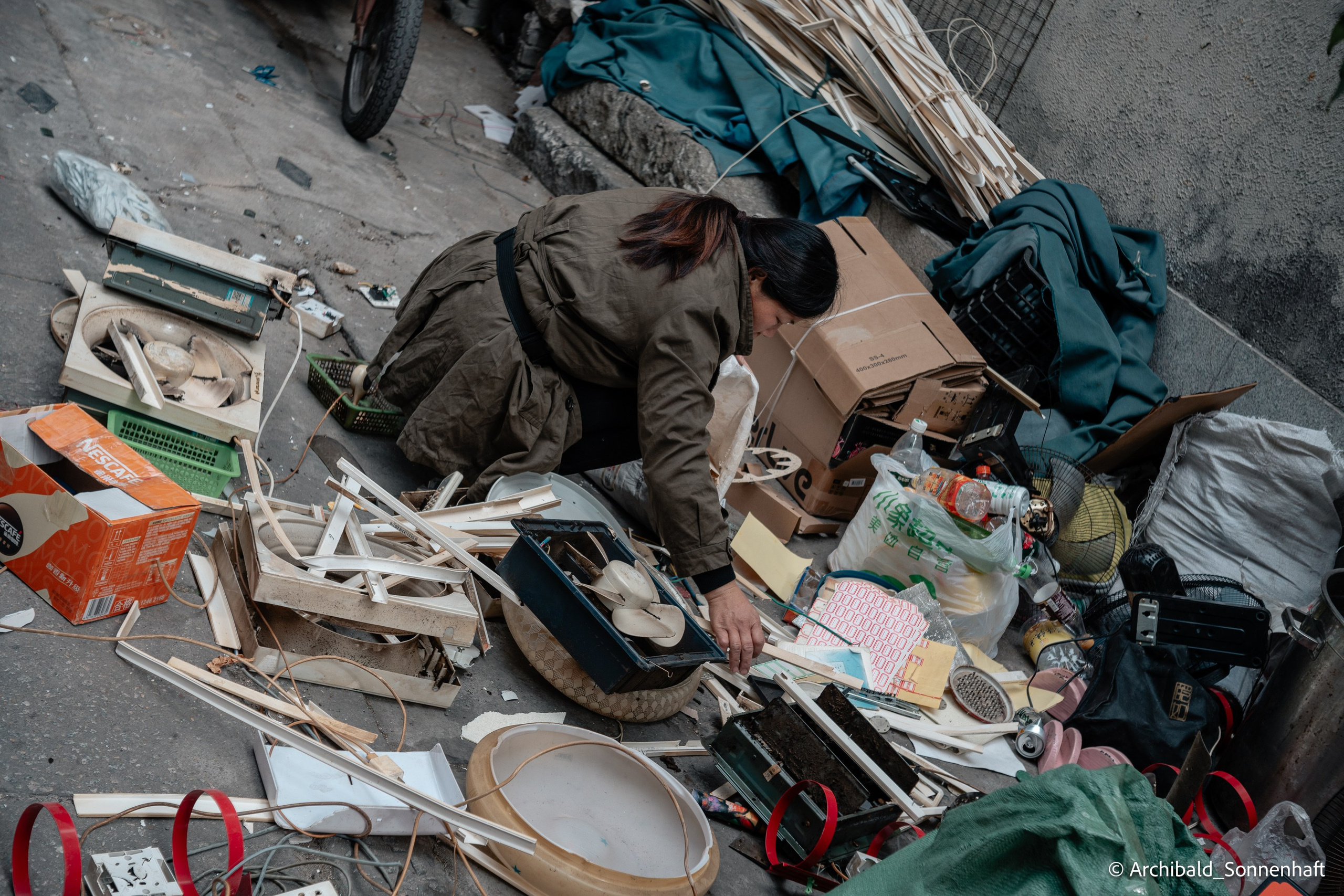 Walking in GZ, sunday. Photographer in Guangzhou, China. Archibald Sonnenhaft