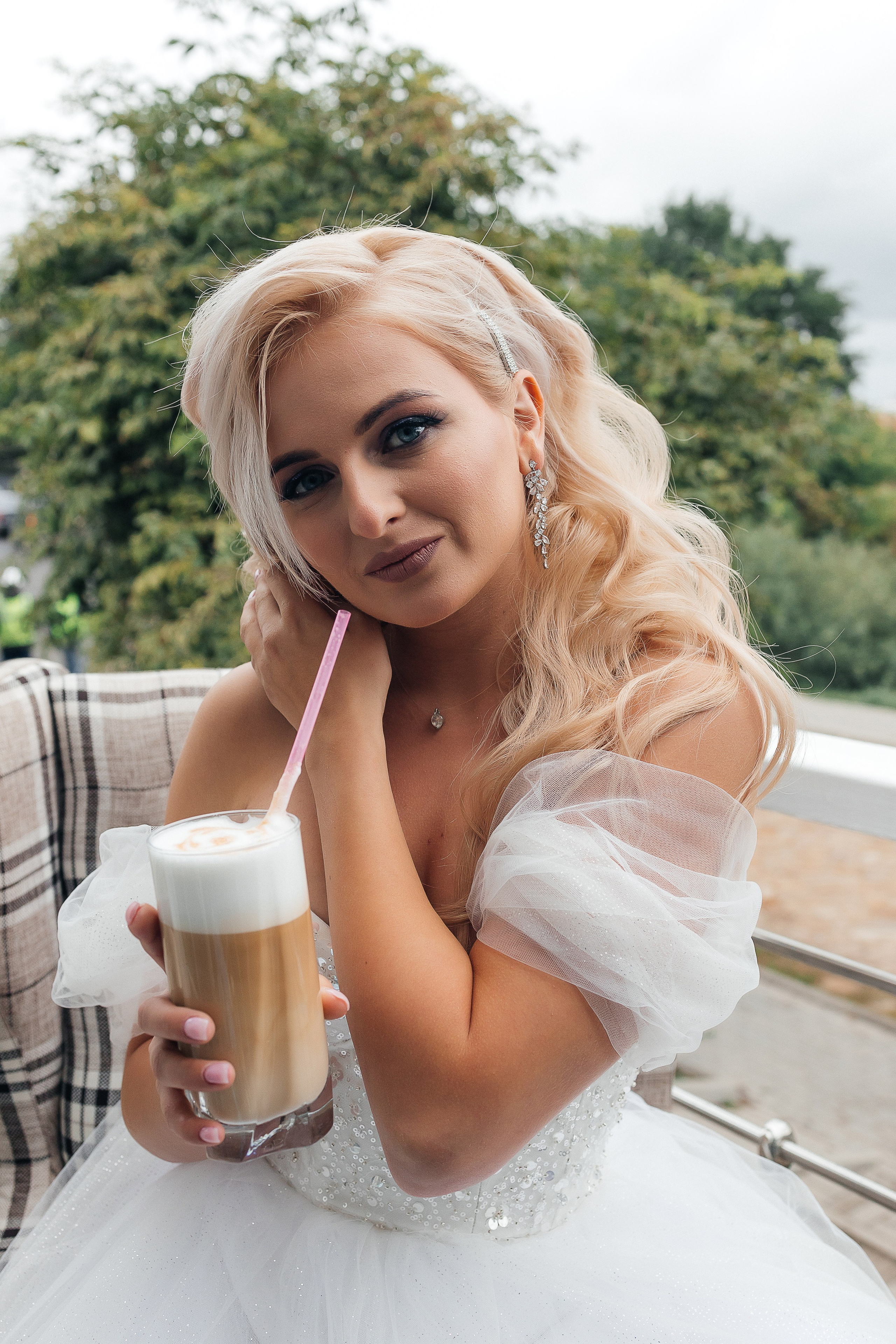 Стильная фотосессия пары в интерьерах ресторана. Олег Сверчков | Свадебный фотограф Вологда