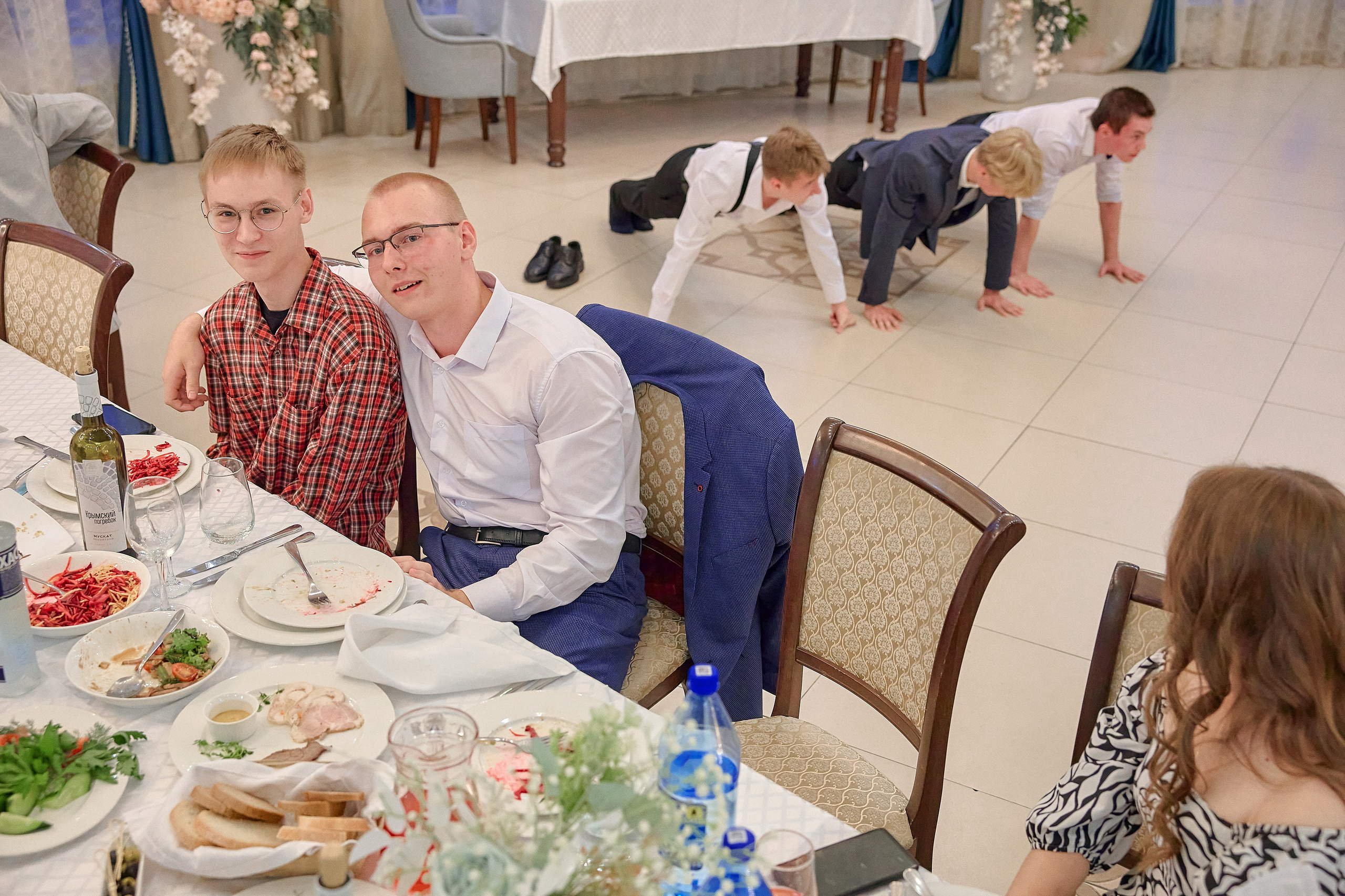 Портфолио репортажной фотосъёмки: Выпускной в ресторане «Император». Фотограф Яковлев Роман — Красноярск