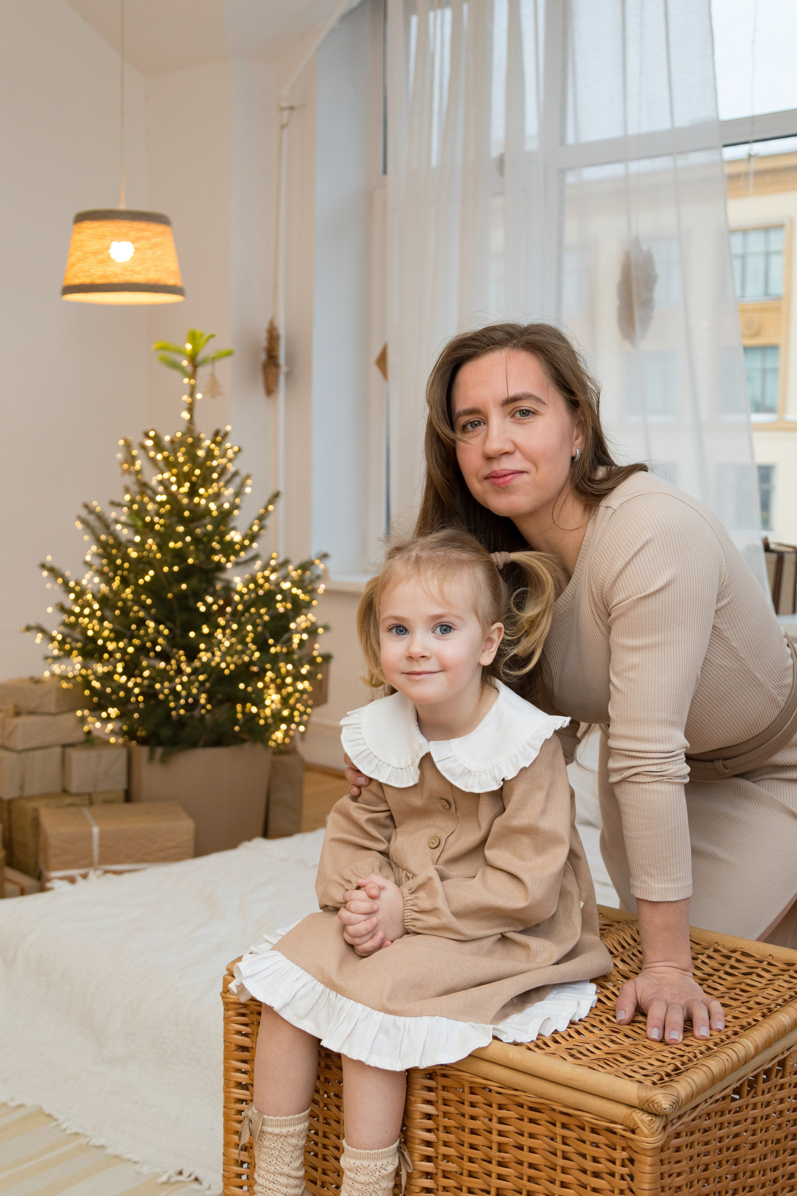 Семейная новогодняя студийная фотосессия. Детский и контент фотограф Надя Волкова Санкт-Петербург