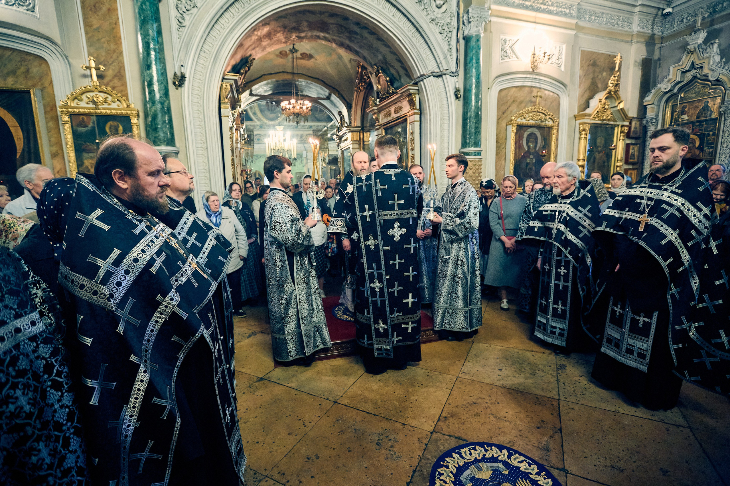 Утреня Погребение Спасителя. DMITRY MOISEENKO — фотограф, художник, топ-стилист