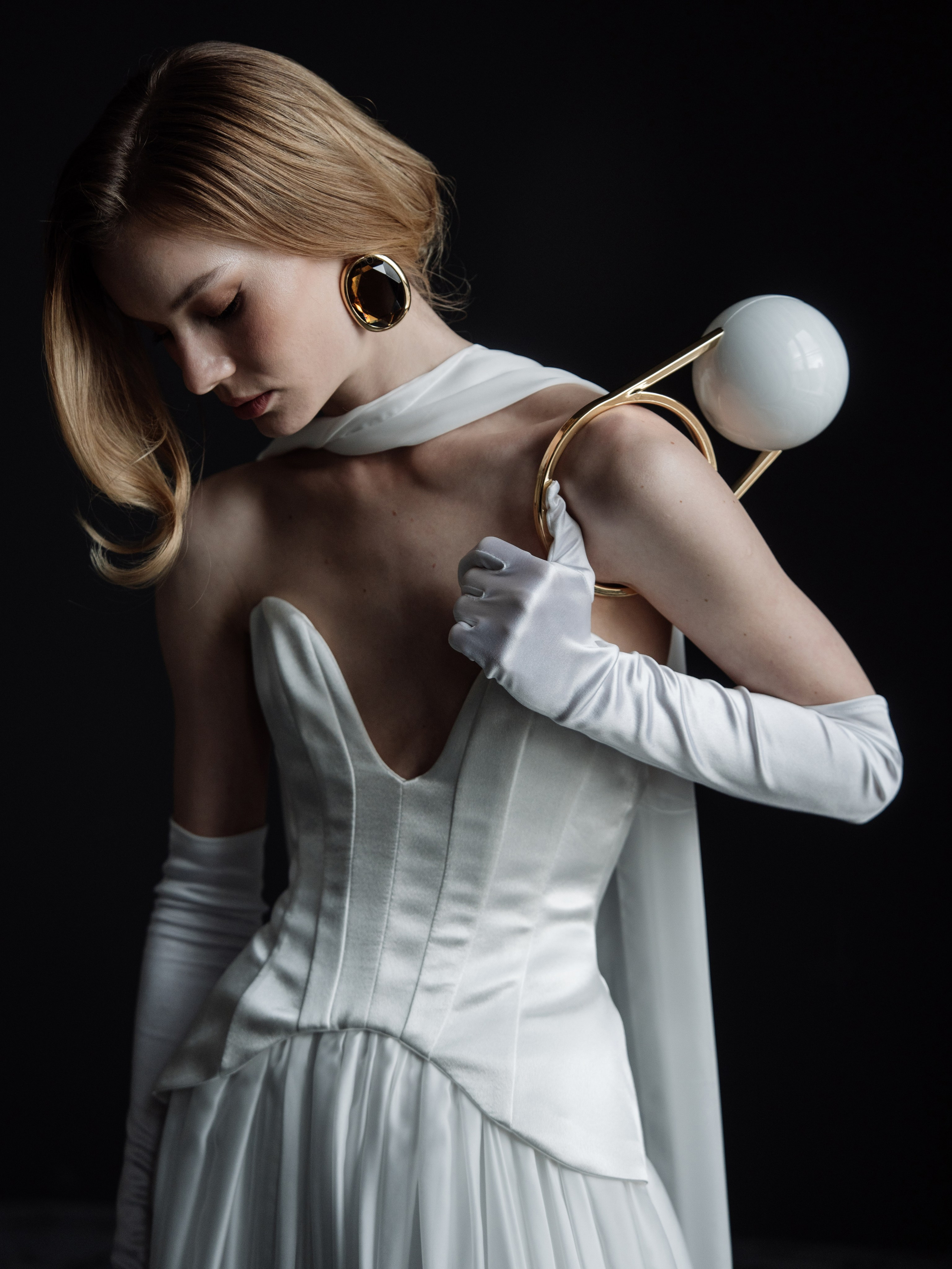 Свадебный фотограф Анапа — нежная фотосессия жениха с невестой в студии.