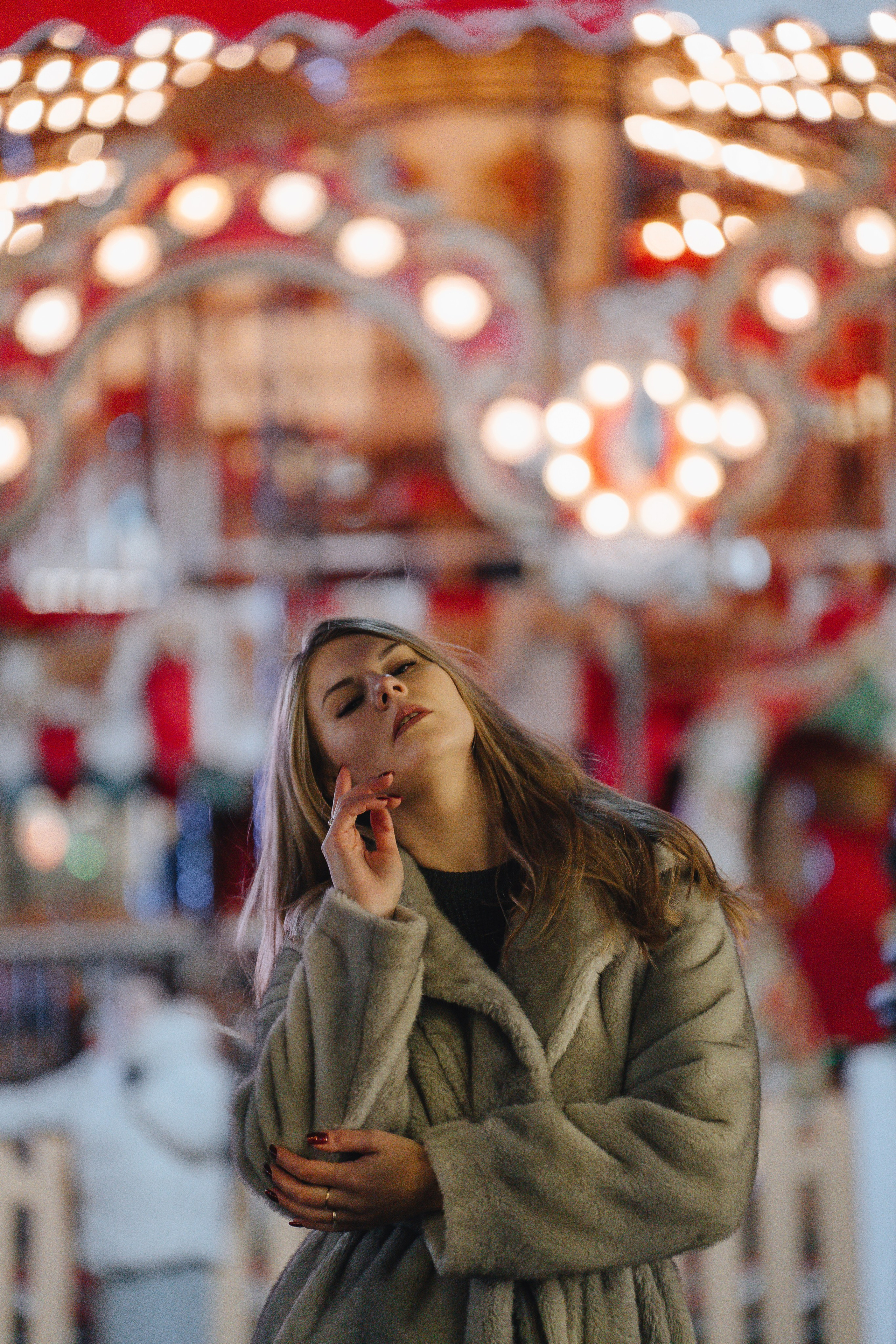 ПРОГУЛКА НА МАНЕЖНОЙ ПЛОЩАДИ ДЛЯ ДЕВУШКИ ПЕРЕД НОВЫМ ГОДОМ (НОВОГОДНЯЯ ФОТОСЕССИИЯ НА МАНЕЖНОЙ ПЛОЩАДИ). Профессиональный фотограф, Санкт-Петербург — Виктория Богомолова
