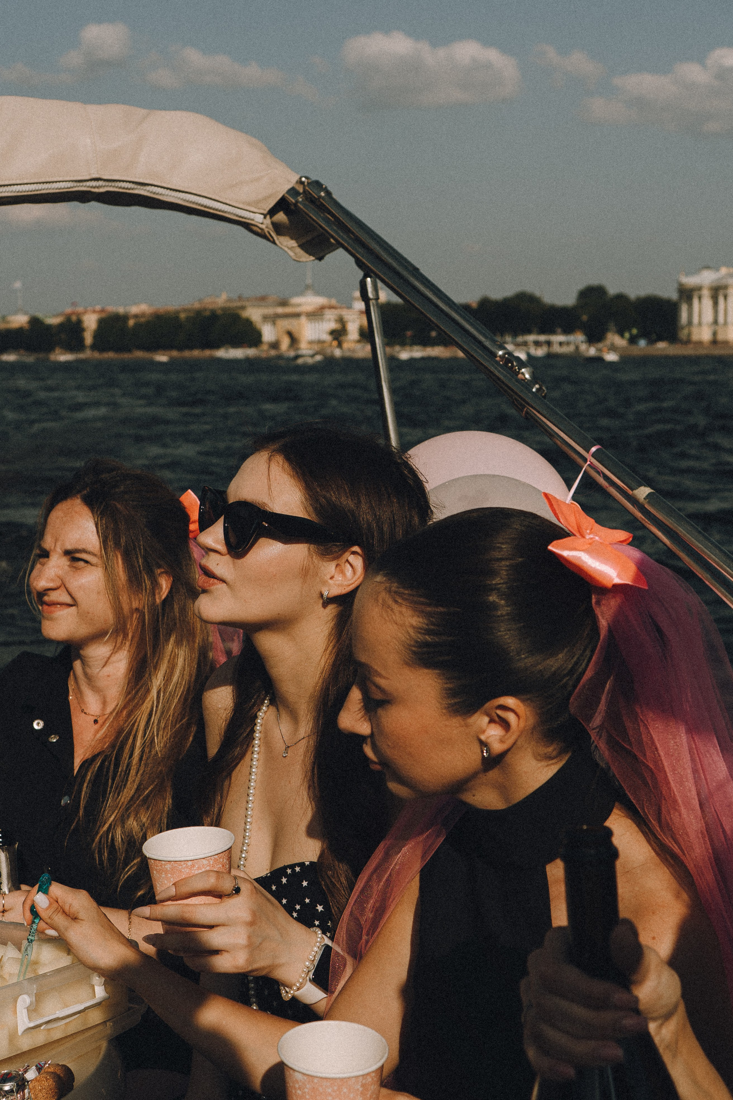 ДЕВИЧНИК НА КАТЕРЕ. Профессиональный фотограф, Санкт-Петербург — Виктория Богомолова