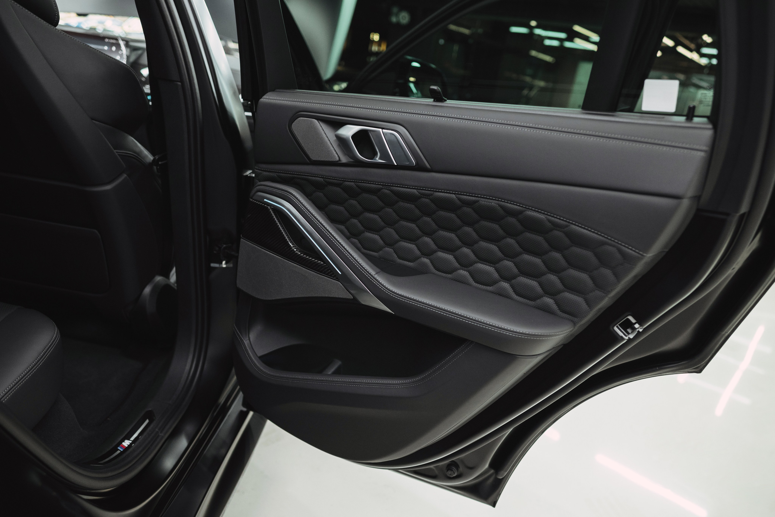 BMW X6M матовый. DeLorein