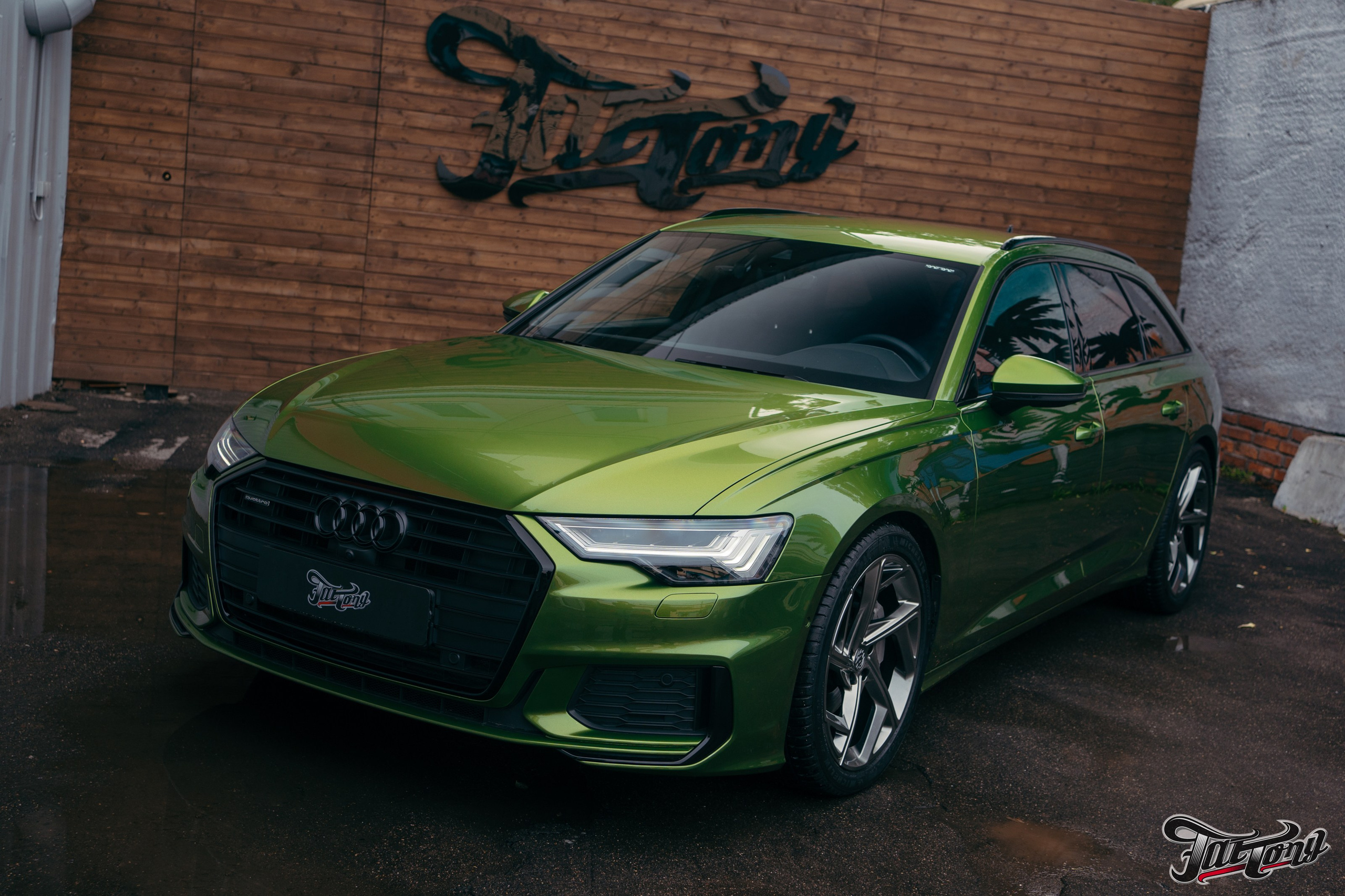 Audi A6 2 раза поменяла цвет, оклейка с проемами в зеленый и преклейка в серый. DeLorein