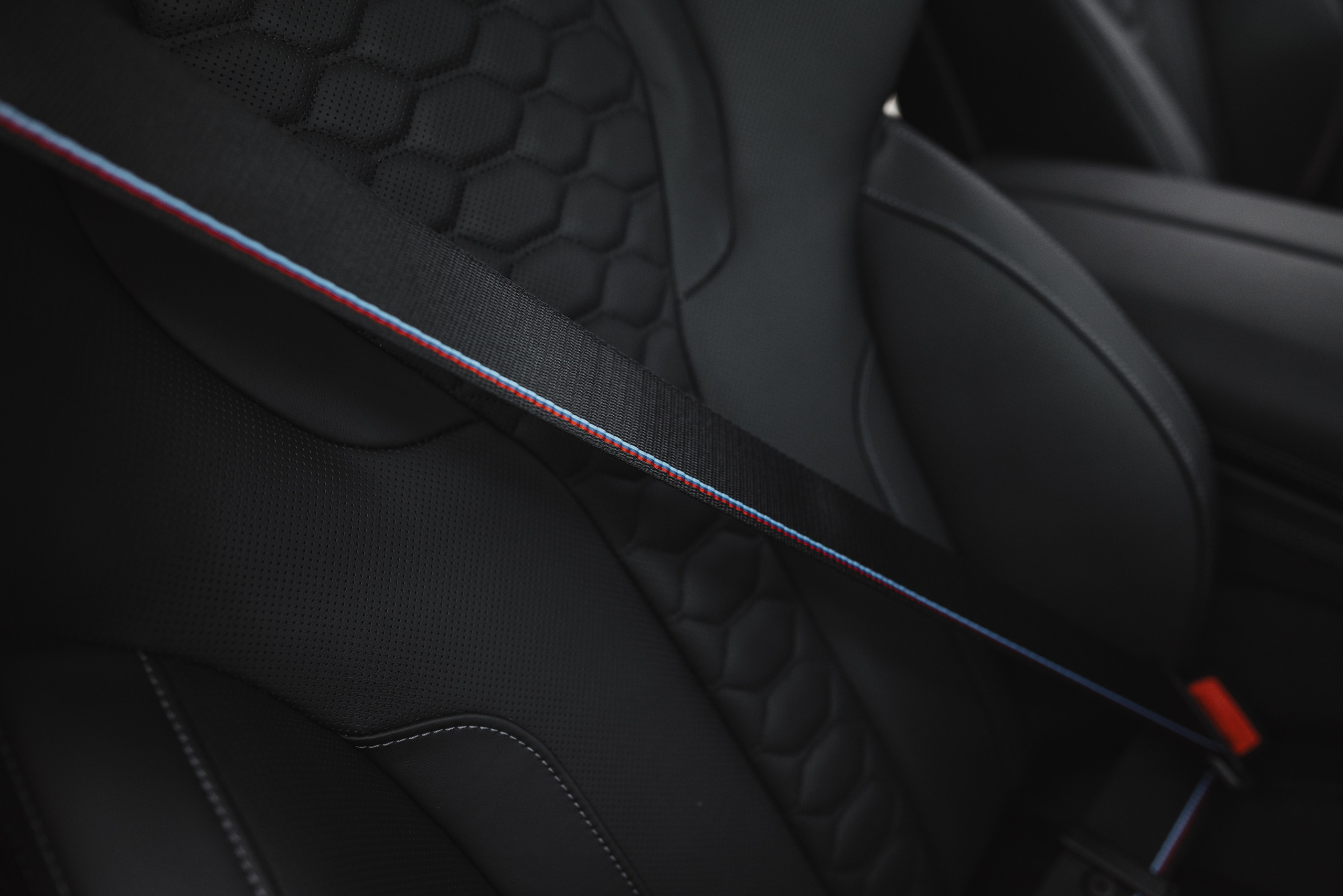 BMW X6M матовый. DeLorein