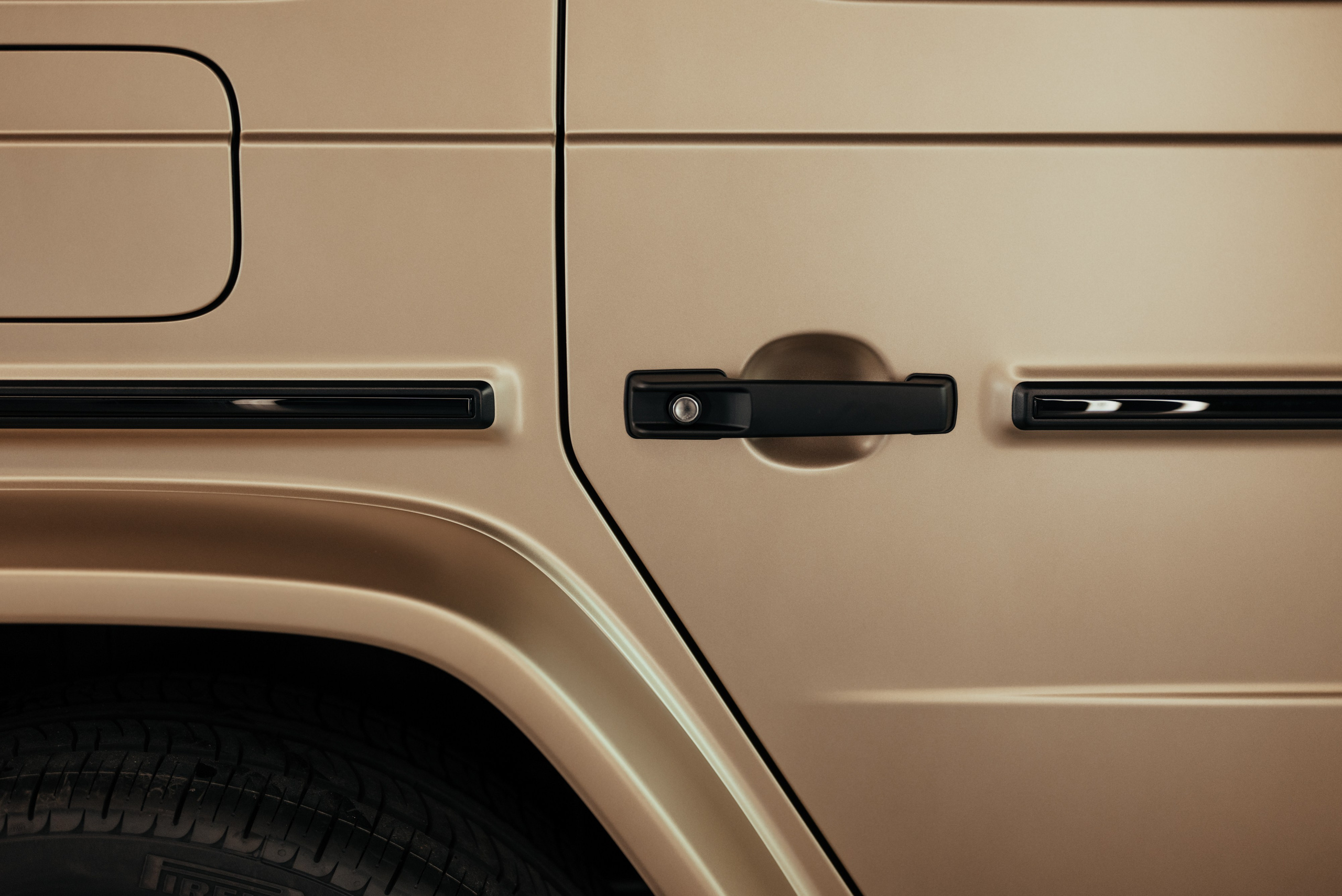 Mercedes G63 Gold. DeLorein