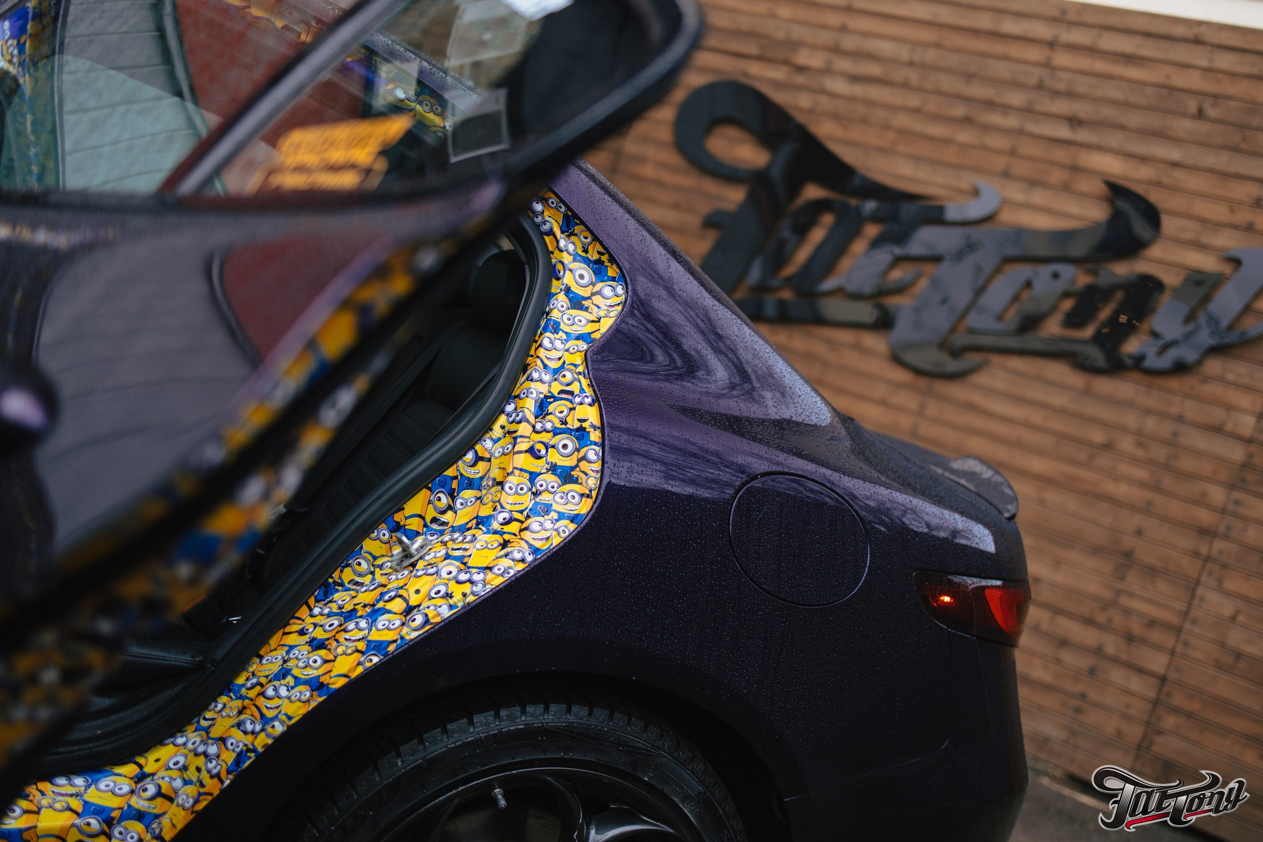 Alfa Romeo Giulia ремни безопасности с принтом и оклейка проемов. DeLorein