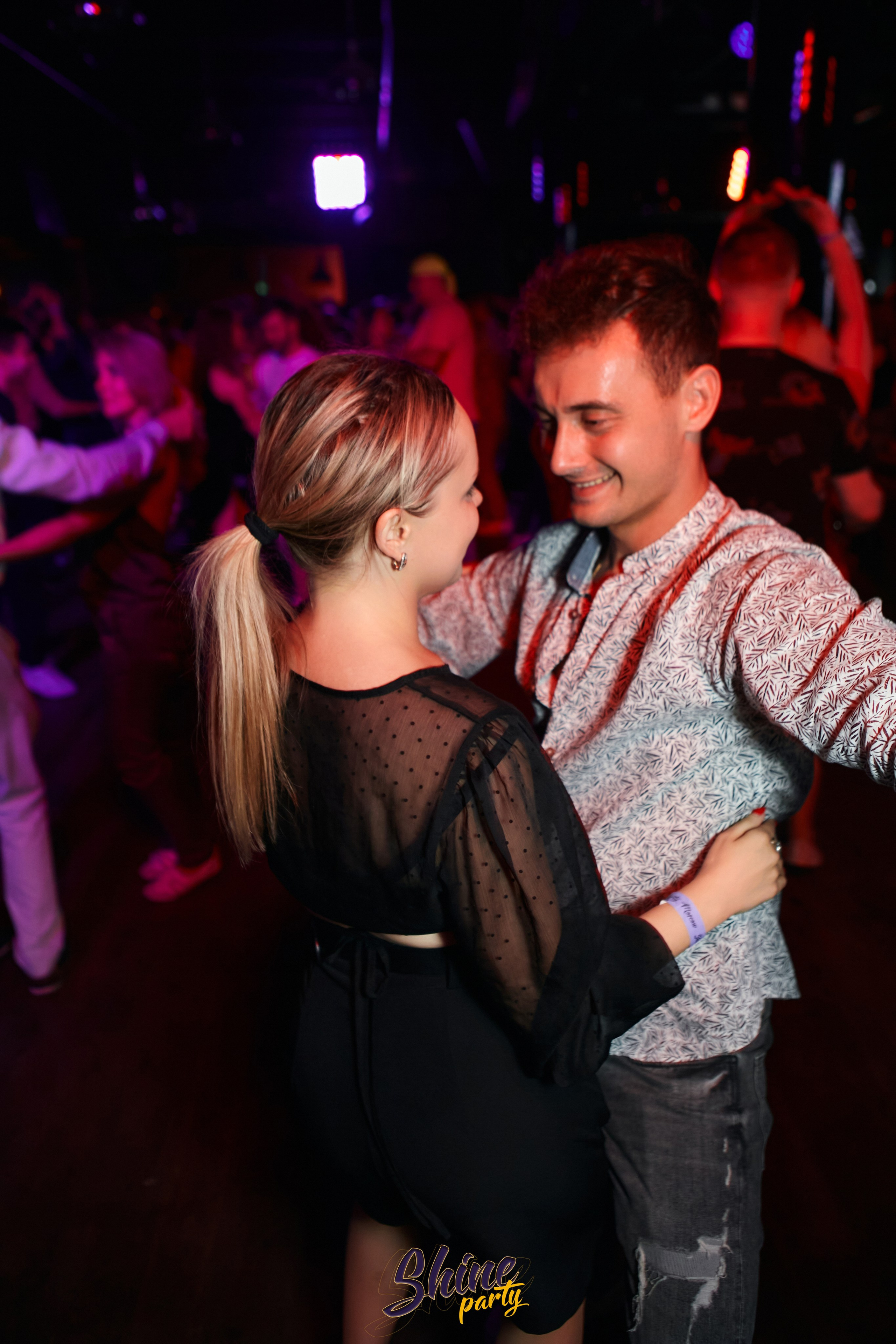Shine party bachata. Свадебный фотограф