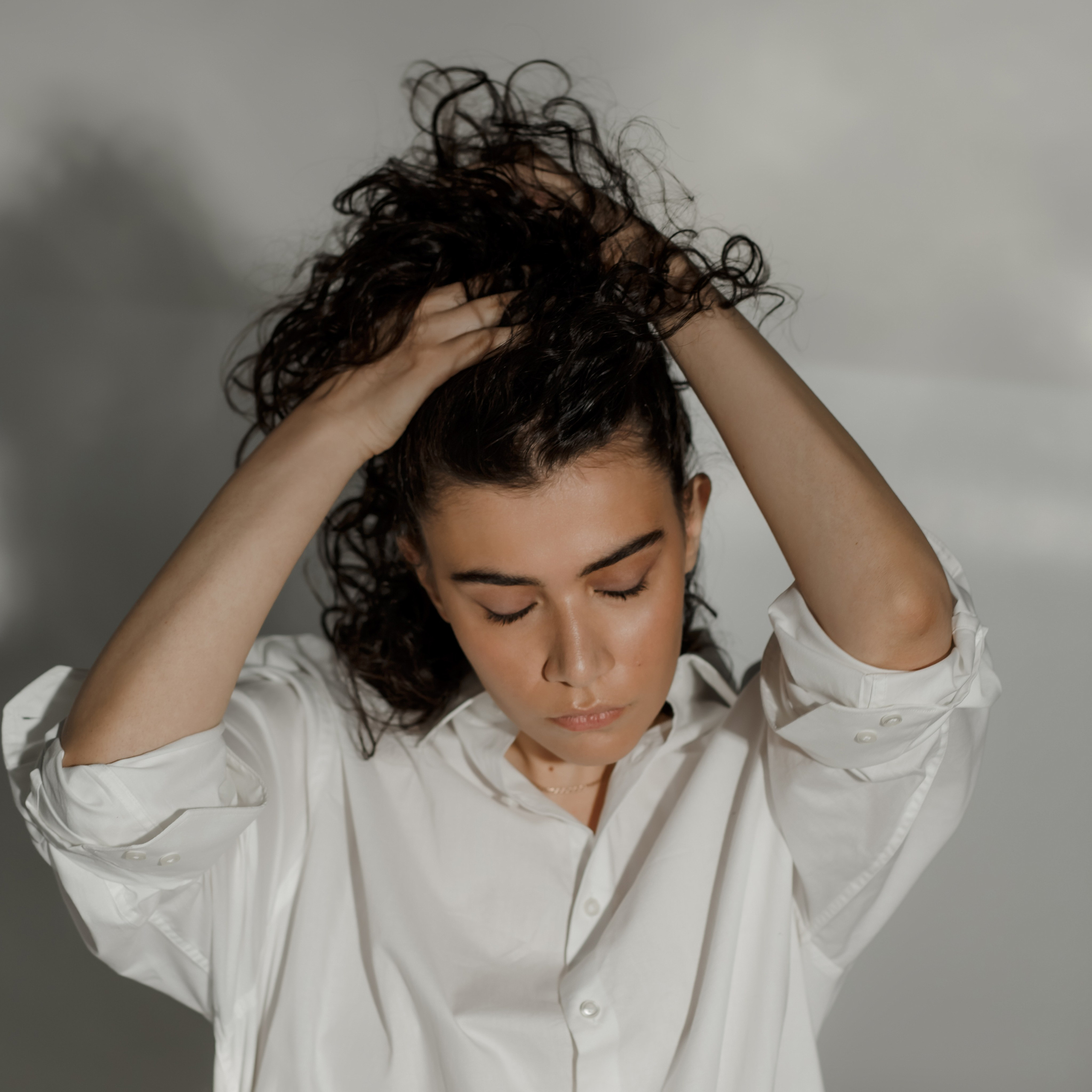 Фотосессия в студии «Классическая женственность». Портретный и свадебный фотограф Алла Карени Москва