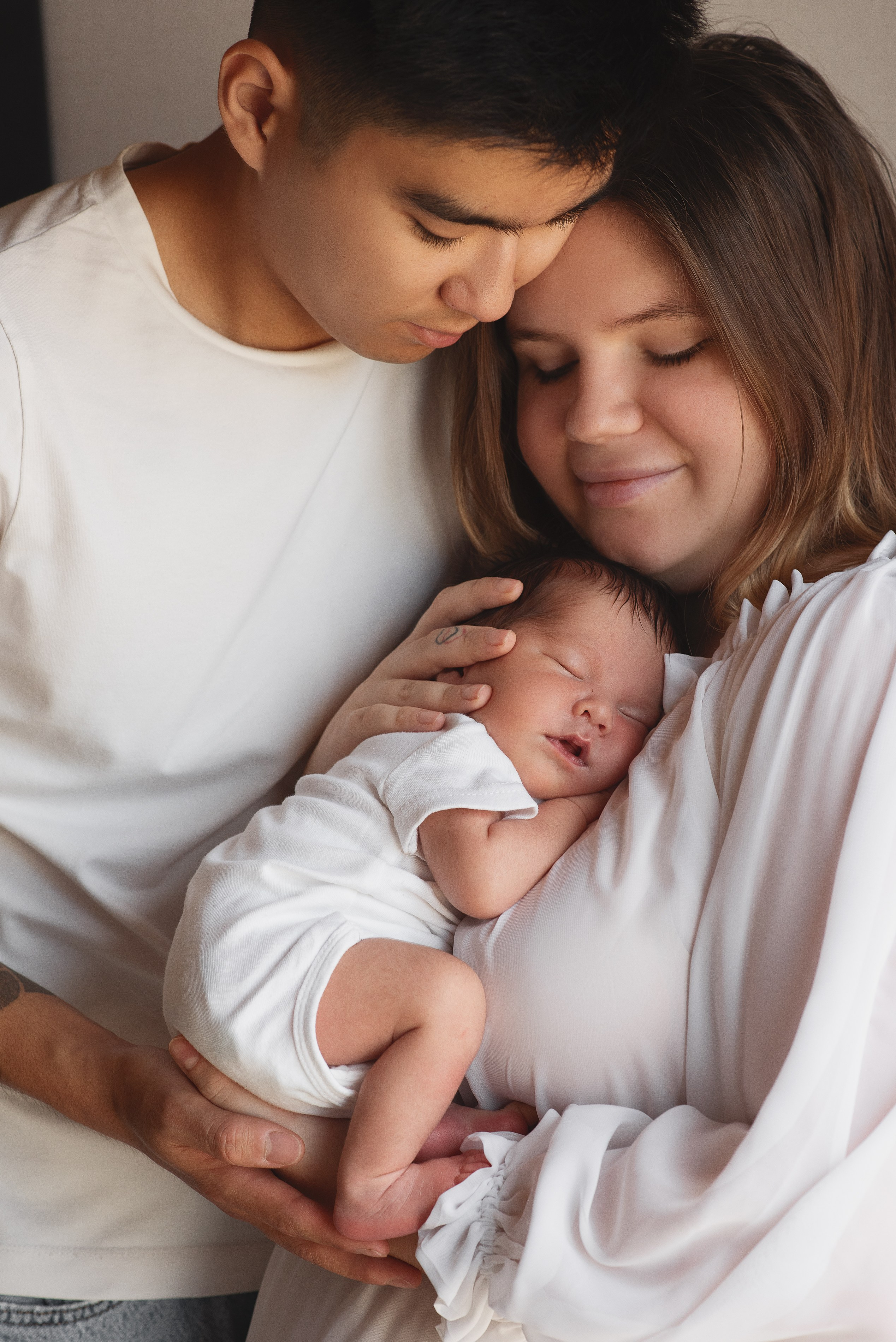 Семейная фотосессия с новорожденным Эрнест. Семейный фотограф в Южно-Сахалинске Анастасия Лимарева