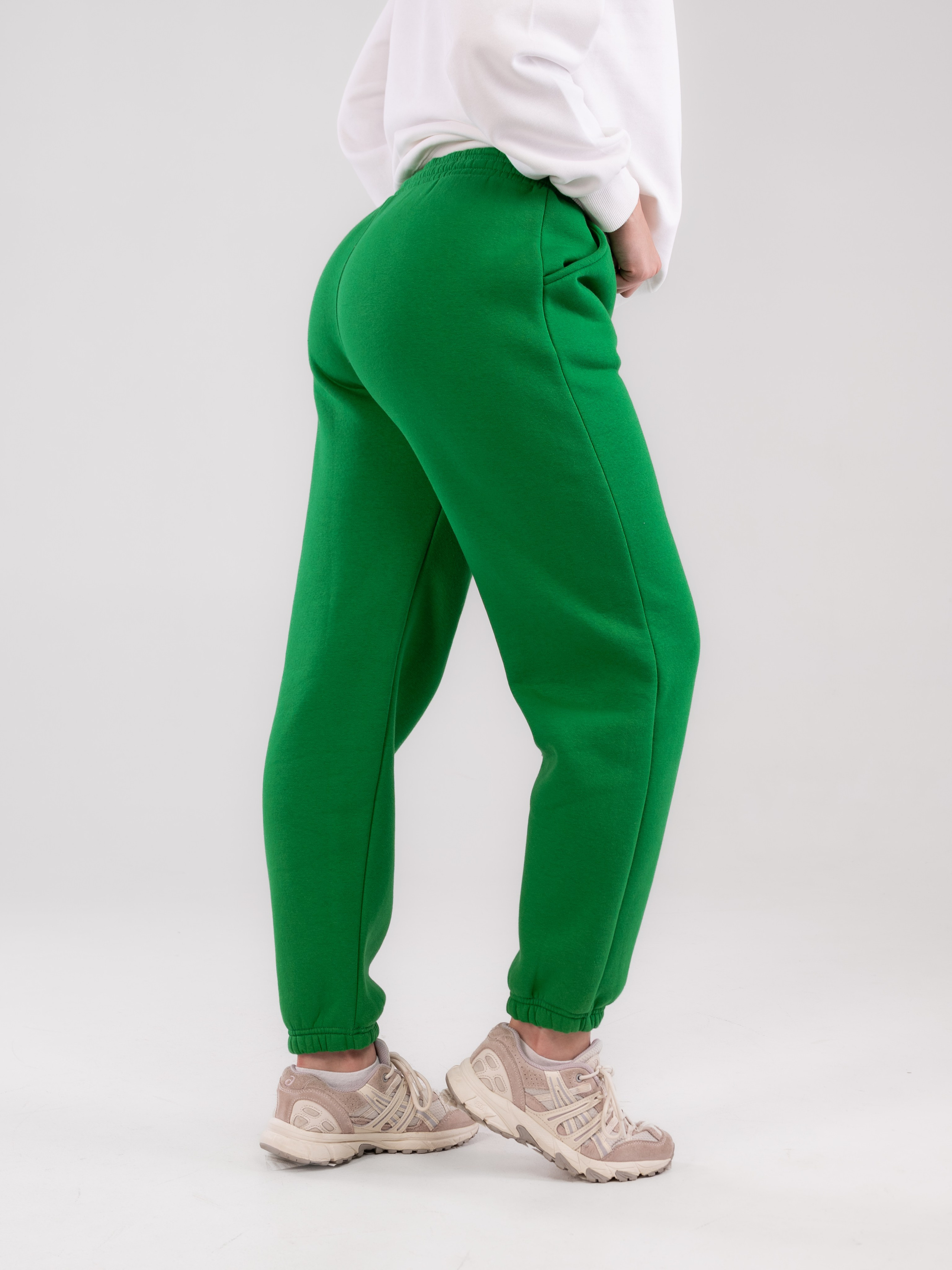 Спортивные костюмы и брюки с большой палитрой цветов!. Предметный фотограф, фото для маркетплейсов Пятигорск, КМВ