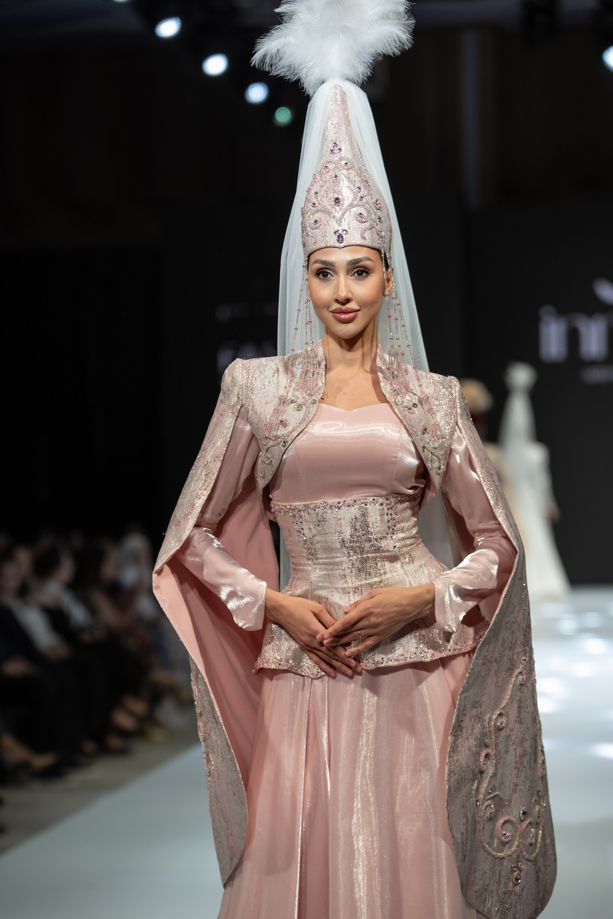 EURASIAN FASHION WEEK Innes. Сайт Алматинского НЮ АРТ, будуар и фэшн фотографа Дениса Карпенко
