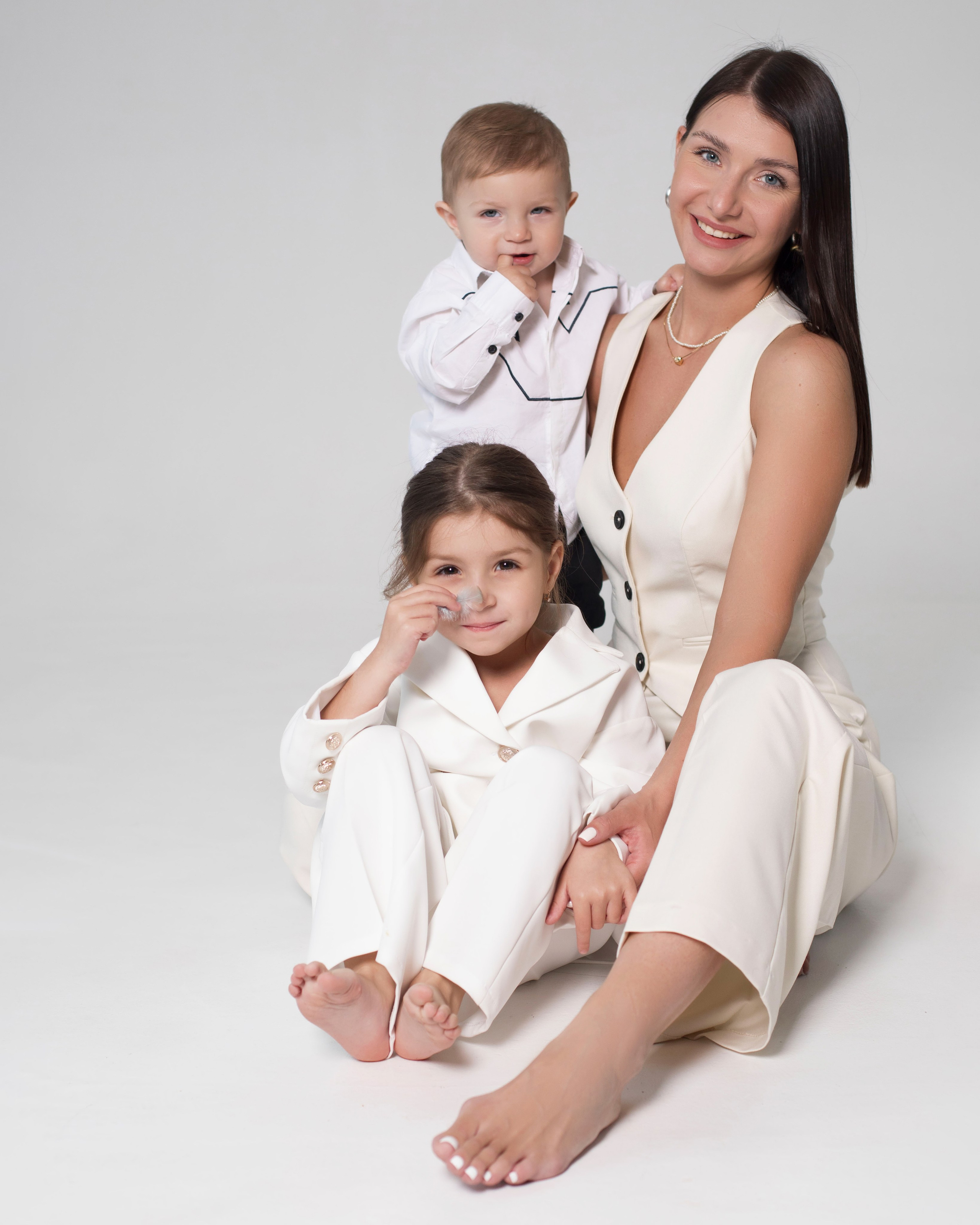 Маша, Арина, Артем. Главная