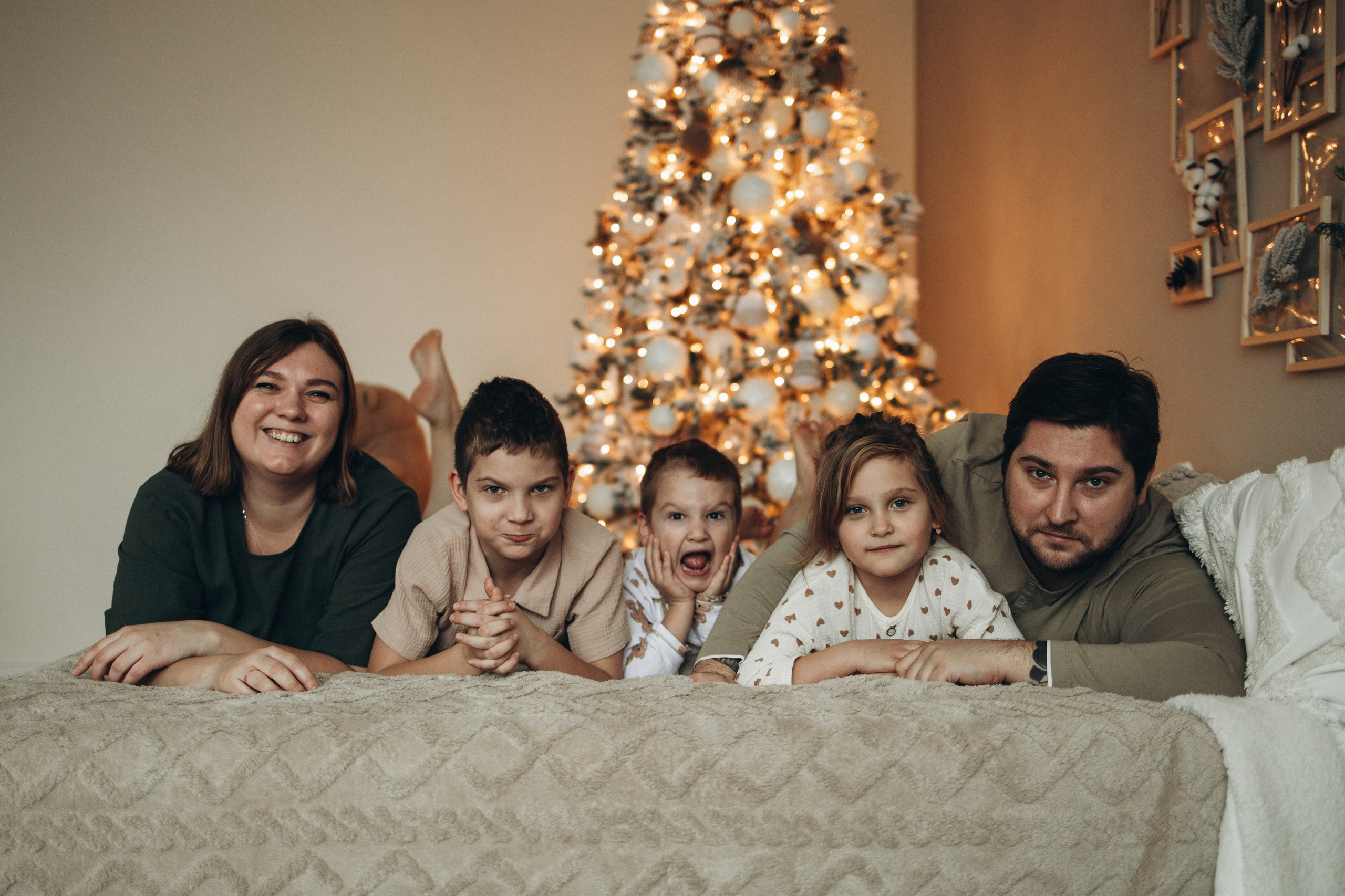 Новогодняя съёмка Милы и её семьи. Семейный и детский фотограф в Москве Маргарита Сереброва