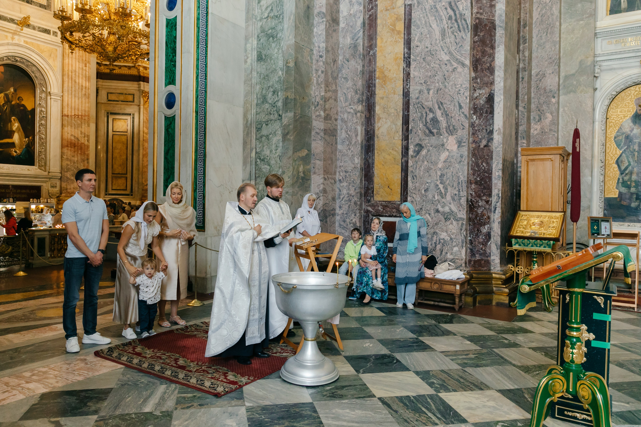Крещение ребенка в Исаакиевском соборе СПб, крещение в церкви цена, крещение ребенка цена в спб невский район, можно крестить в исаакий, крещение в исаакиевском соборе санкт-петербурга 2023, как и где покрестить ребенка в спб, как записаться на крестины ребенка в исаакиевском соборе, фотограф на