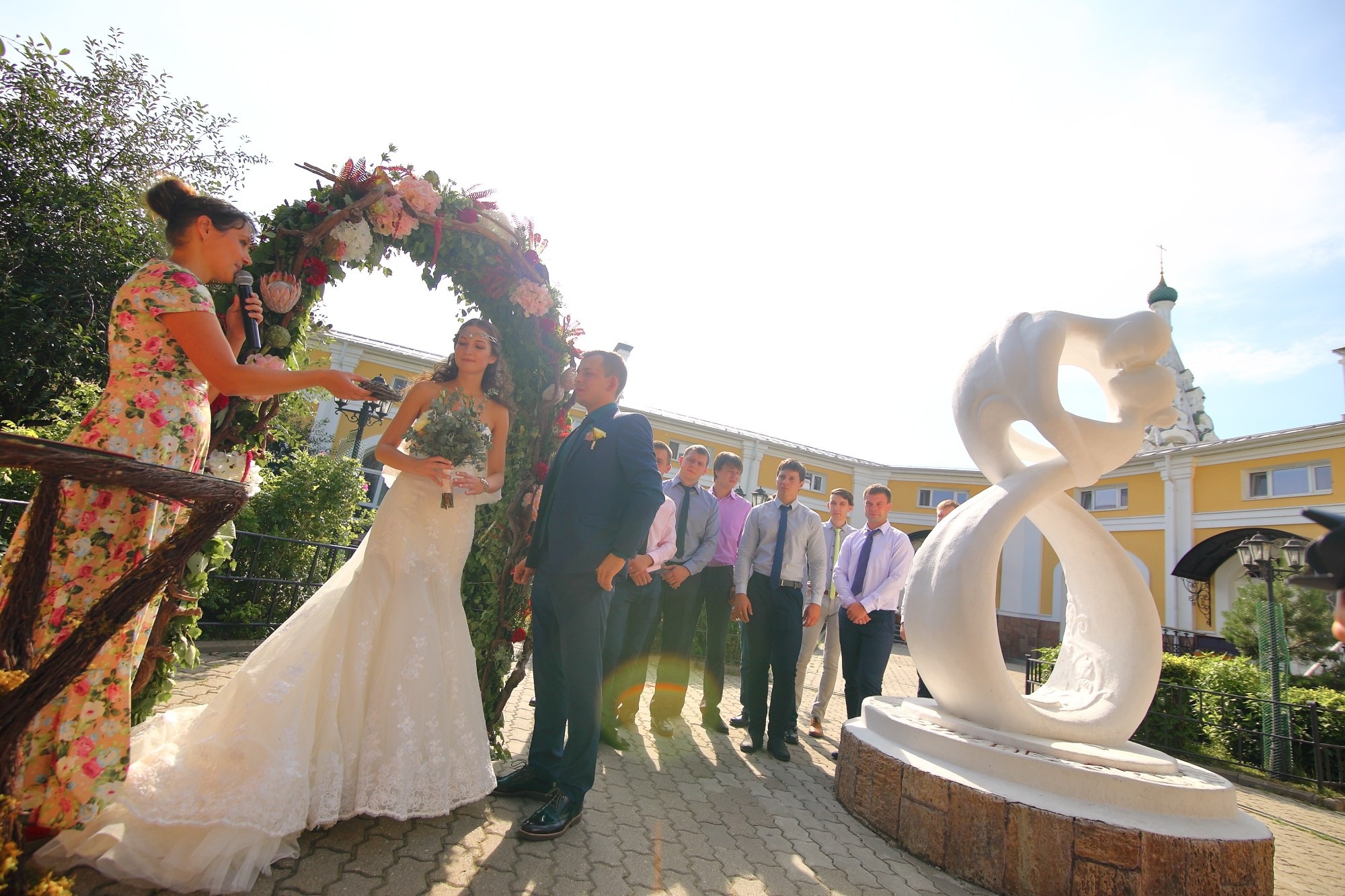 Выездная регистрация в красивом месте в Ярославле. Свадебный и репортажный фотограф в Ярославле и Санкт-Петербурге Роман Микрюков