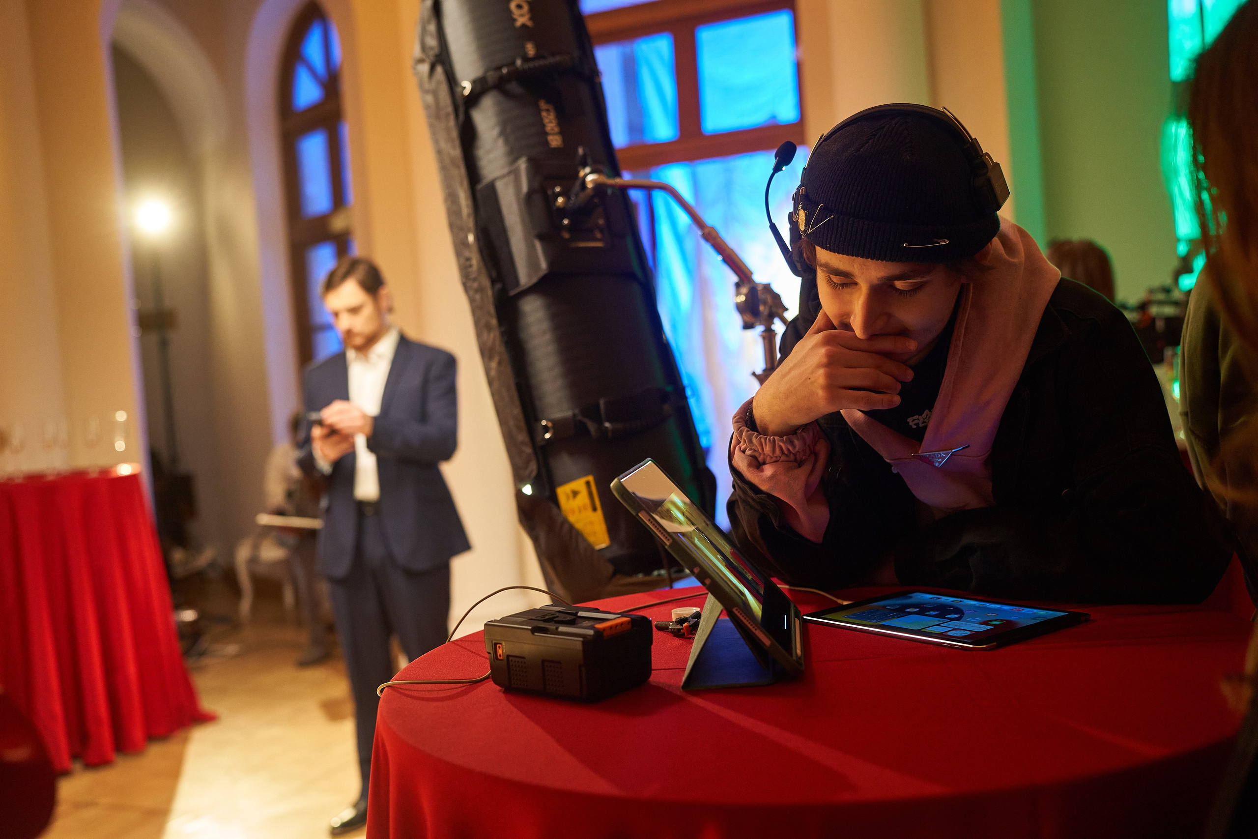 Закулисье (бэкстейдж). Фотограф Петр Анисимов