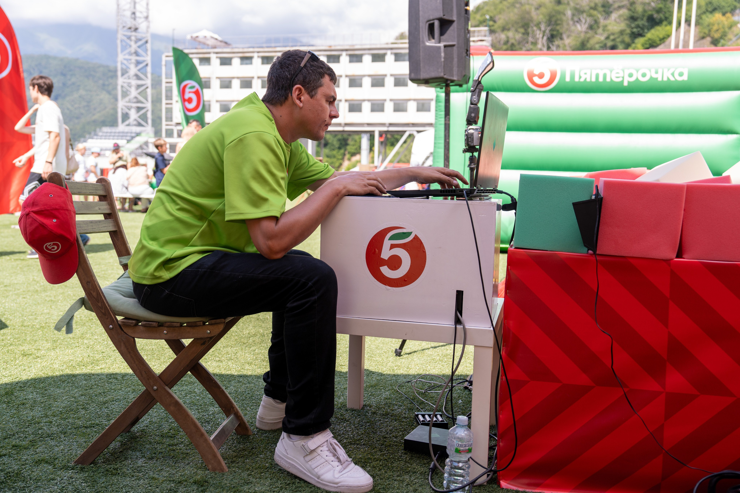 Фотоотчет партнеской интеграции для сети «Пятерочка» на фестивале «Grounded». Репортажный фотограф в Красной Поляне и Сочи Павлюченко Екатерина