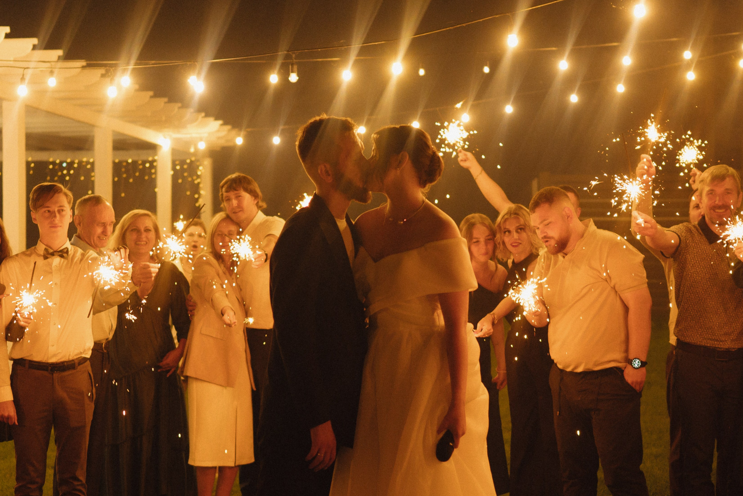 Виталий и Элизабета. Свадебный фотограф Надежда Долгова