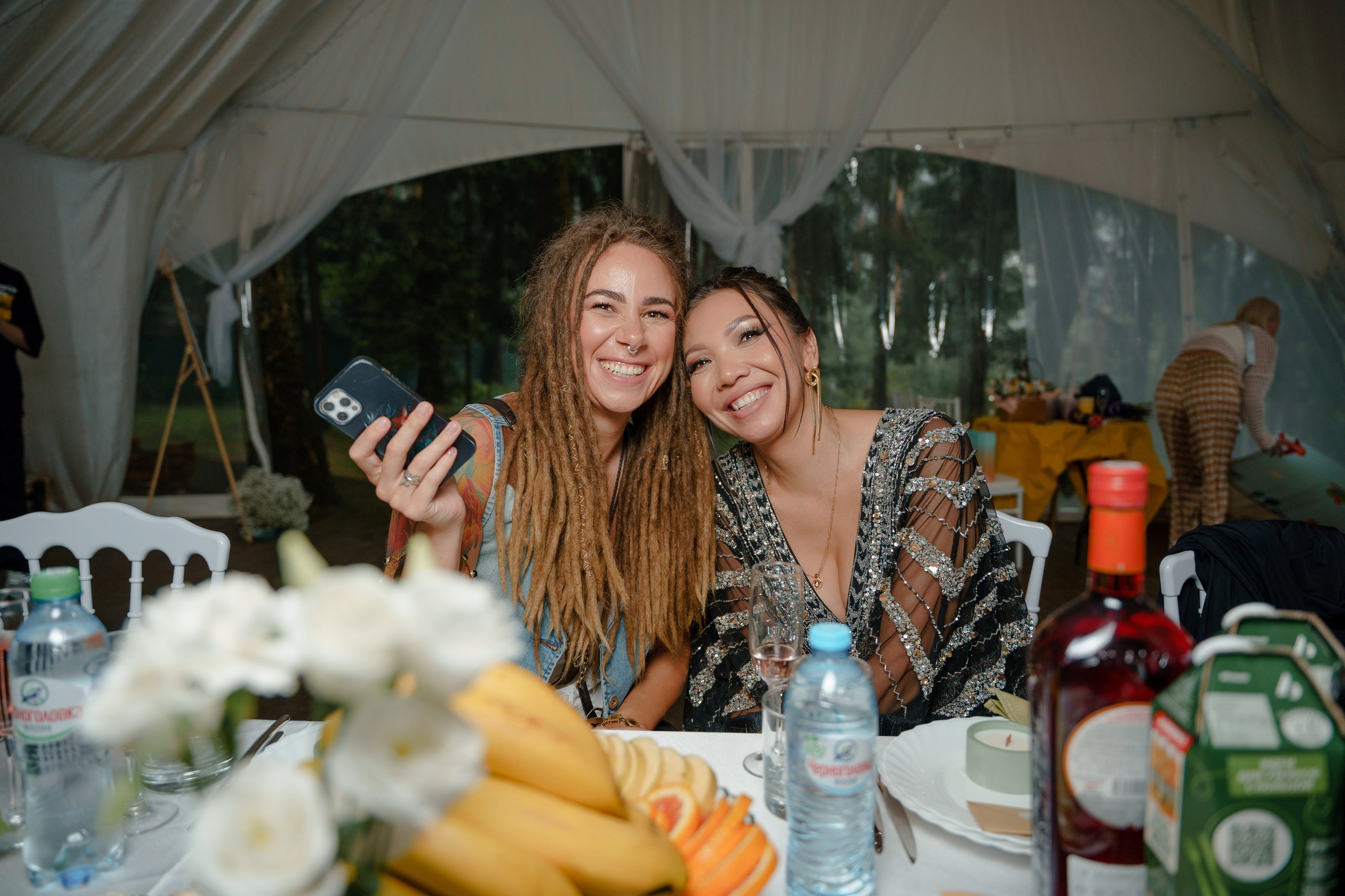 День рождения в шатре на водохранилище. Репортажный фотограф Москва Сергей Дружинин