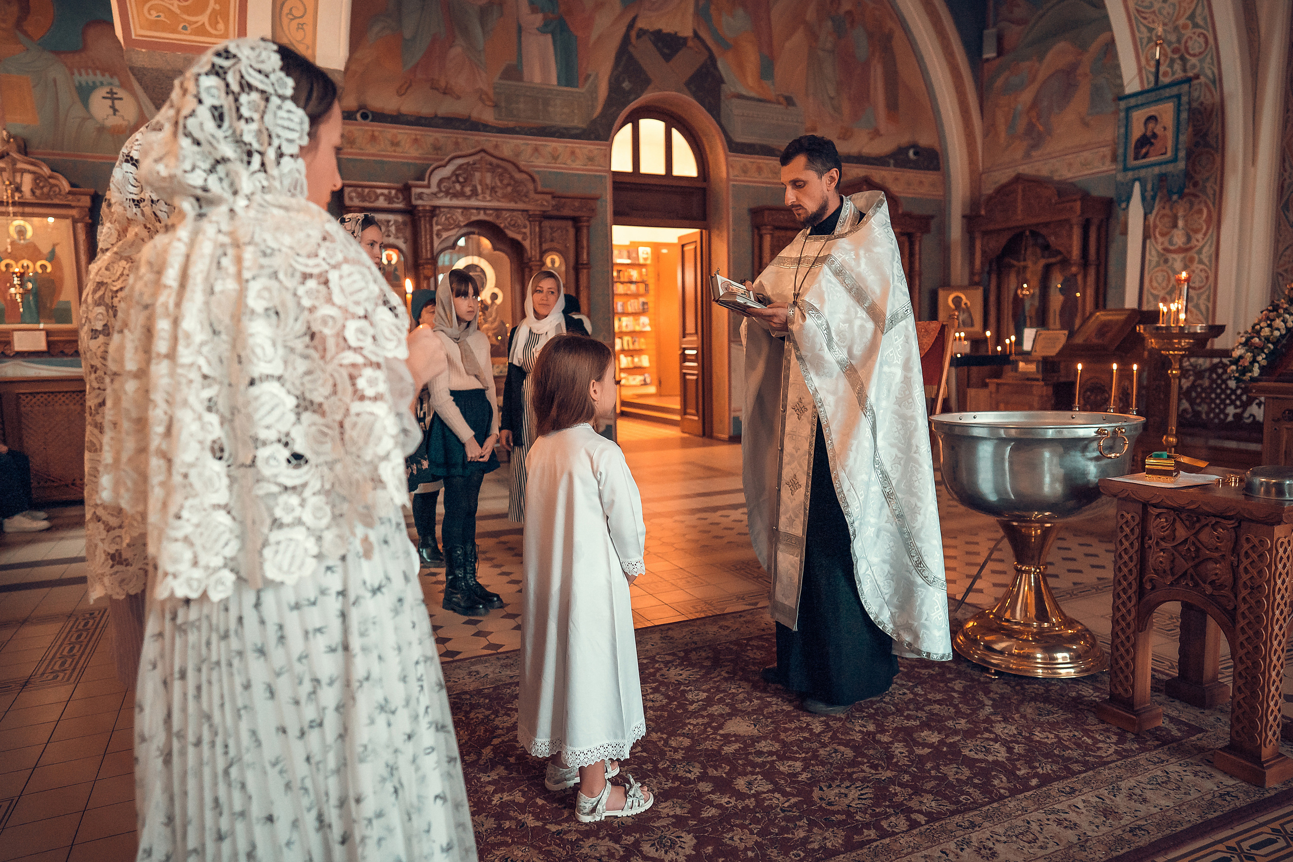 ТАИНСТВО КРЕЩЕНИЯ КАРИНЫ ХРАМ ИОАННА ПРЕДТЕЧИ. Фотограф на Крещение и Венчание в Красноярске Рамазанова Юлия