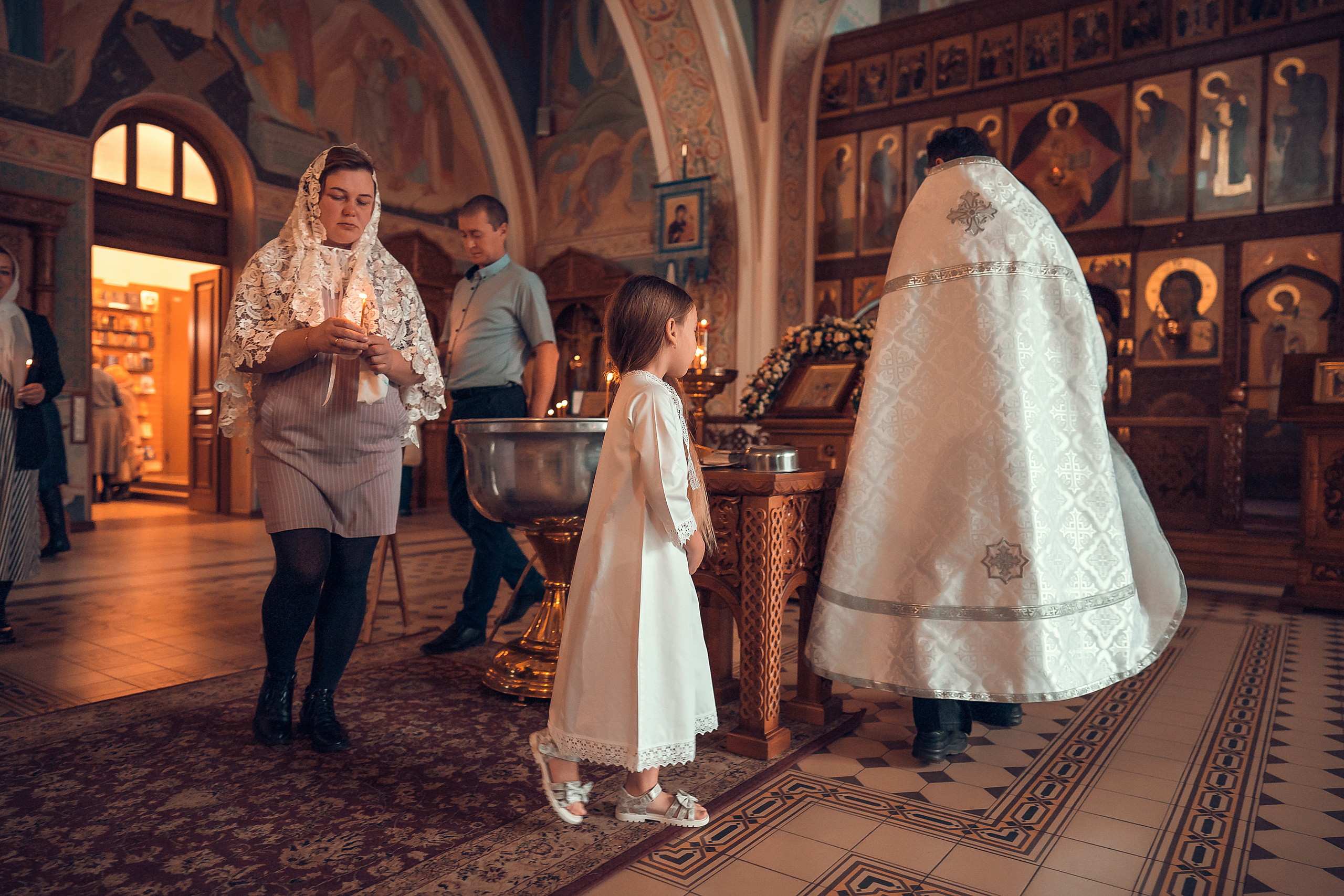 ТАИНСТВО КРЕЩЕНИЯ КАРИНЫ ХРАМ ИОАННА ПРЕДТЕЧИ. Фотограф на Крещение и Венчание в Красноярске Рамазанова Юлия