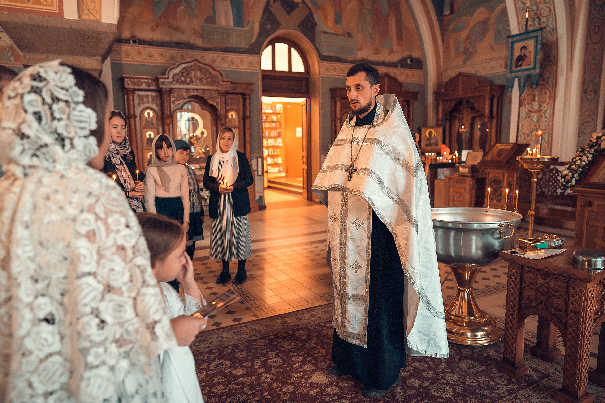 ТАИНСТВО КРЕЩЕНИЯ КАРИНЫ ХРАМ ИОАННА ПРЕДТЕЧИ. Фотограф на Крещение и Венчание в Красноярске Рамазанова Юлия