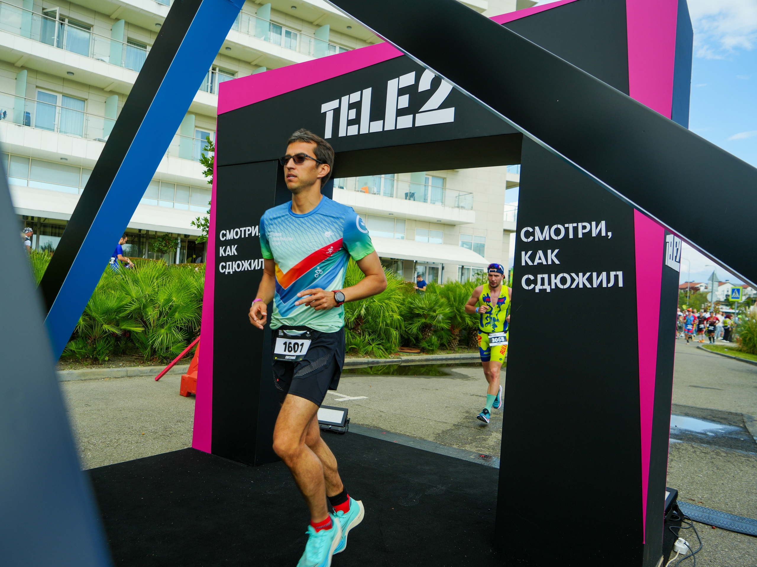 Фотоотчет партнерской интеграции для компании TELE2 на фестивале Ironstar. Репортажный фотограф в Красной Поляне и Сочи Павлюченко Екатерина