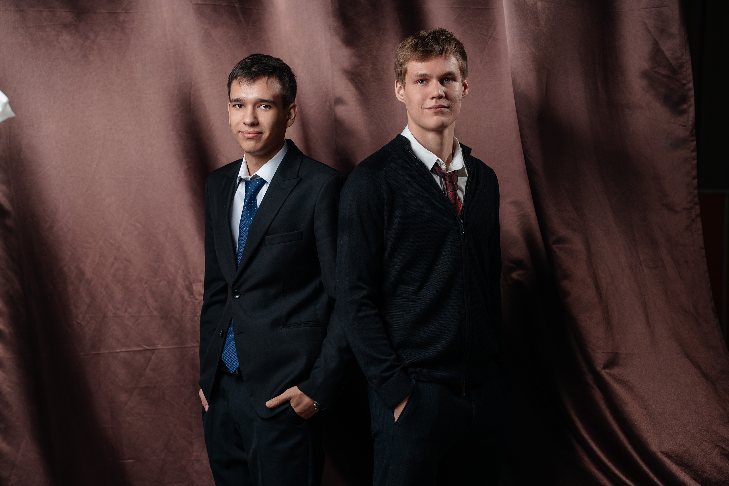 По двое. Выпускные альбомы в Нур-Султане (Астана) и по всему Казахстану