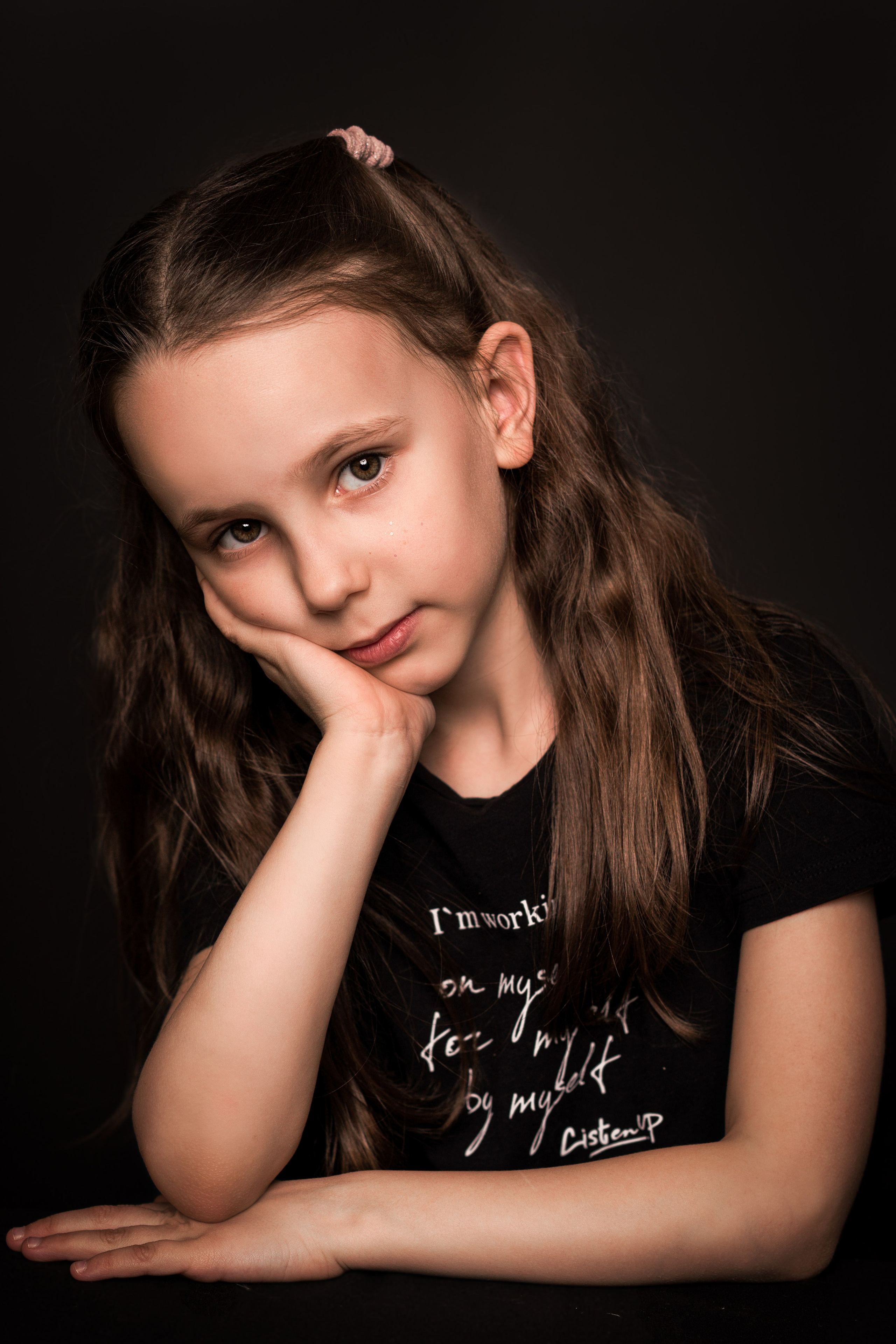 Детский сад, портреты на чёрном фоне. Фотограф Шунова Саша