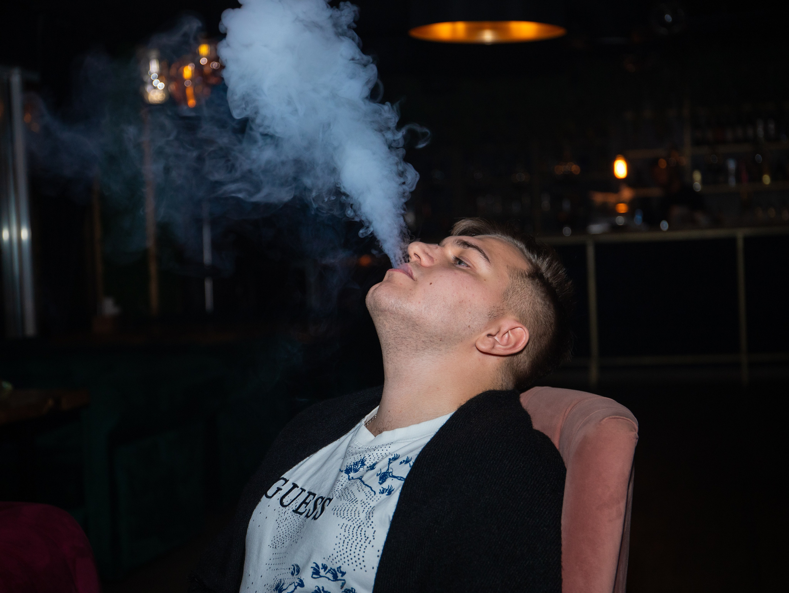 Репортажка из кальян-бара. Свадебный и семейный фотограф в Москве Мила Широких