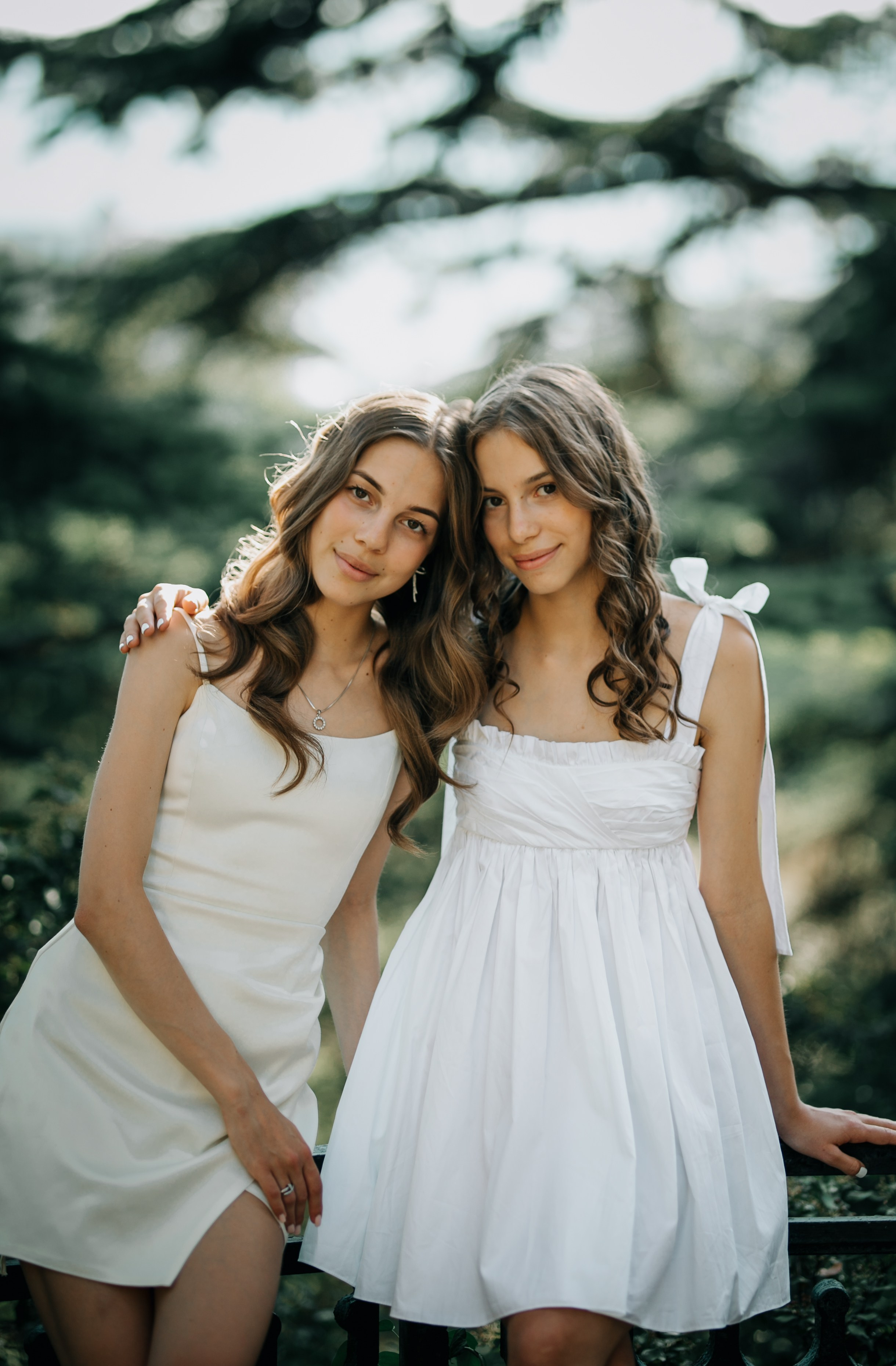 Сестры. Никитский ботанический сад. Фотограф в Крыму