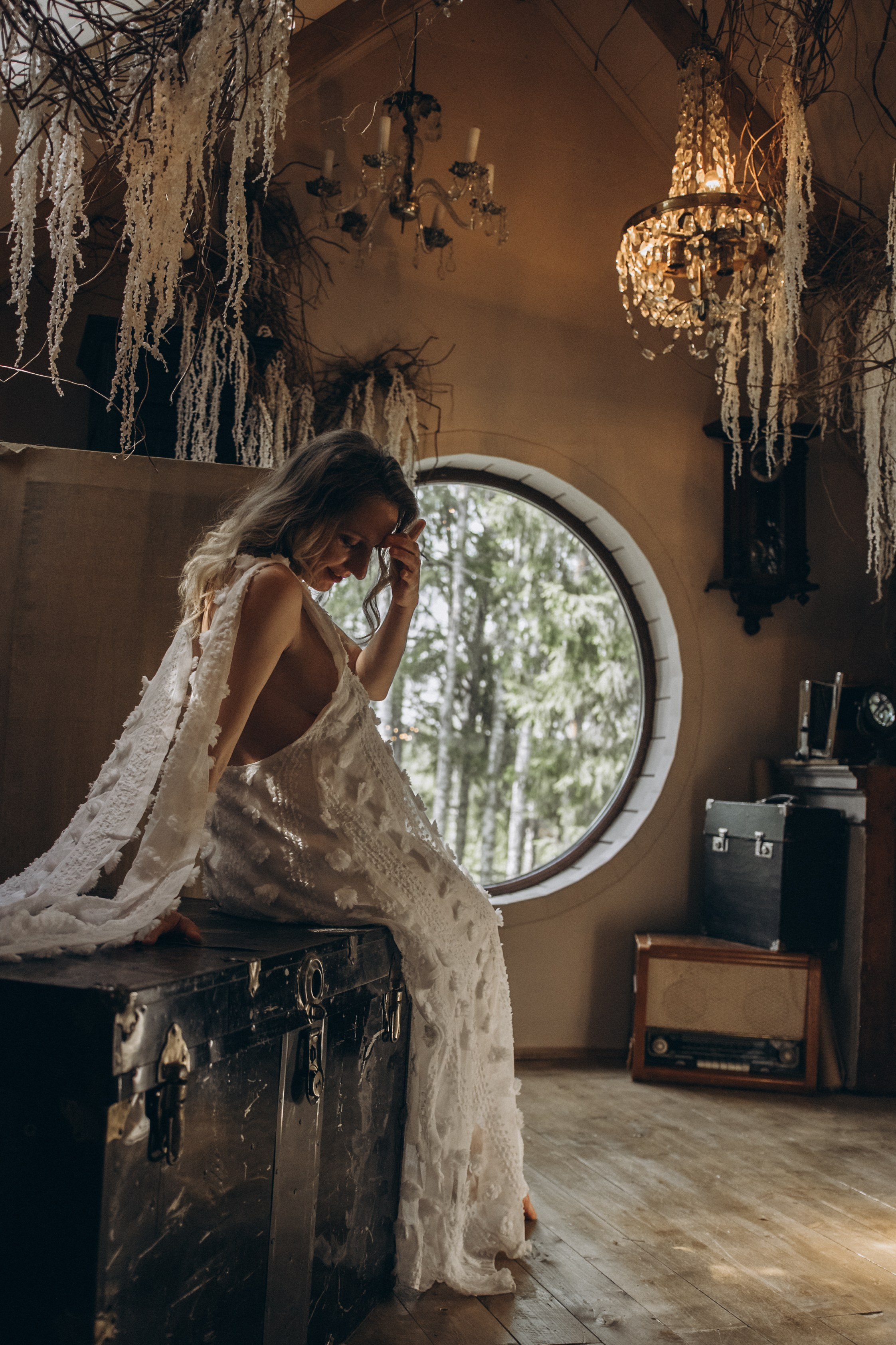 На заброшенном чердаке. Гаврилова Настя семейный фотограф lifestyle в Москве