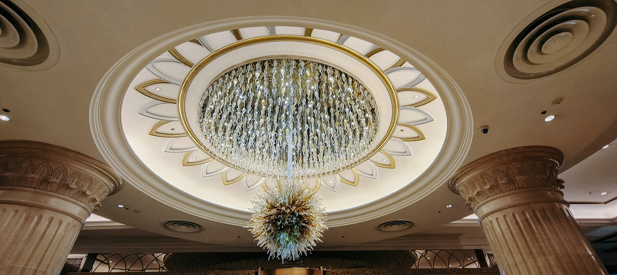 Фотосессия свадьбы в Lotte Plaza. Свадебный и семейный фотограф в Москве Светлана Зоткина