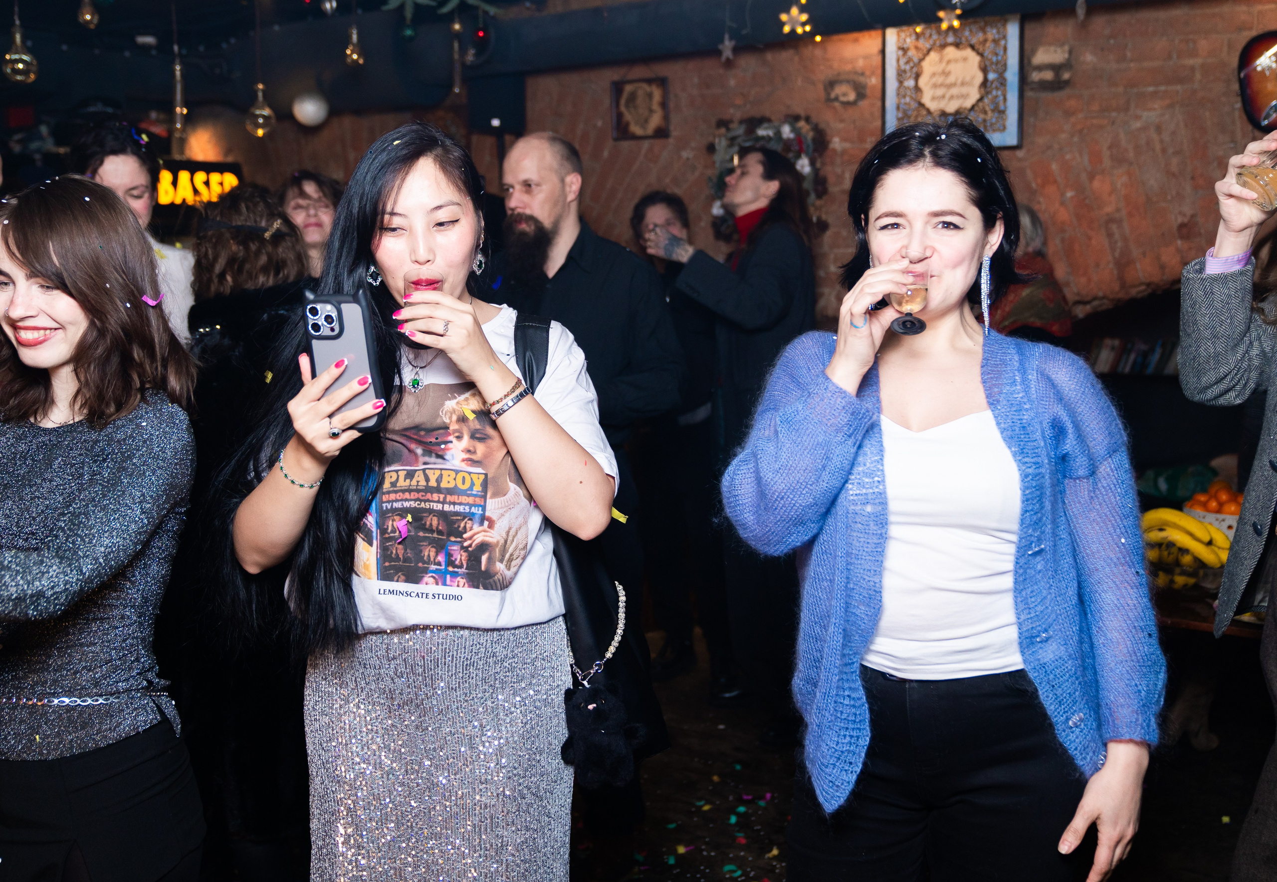 Новый год 2026. Новогодняя ночь 2026 в баре Дебошир (Debaser). Репортажный, street и urban фотограф в Санкт-Петербурге Мальцев Евгений