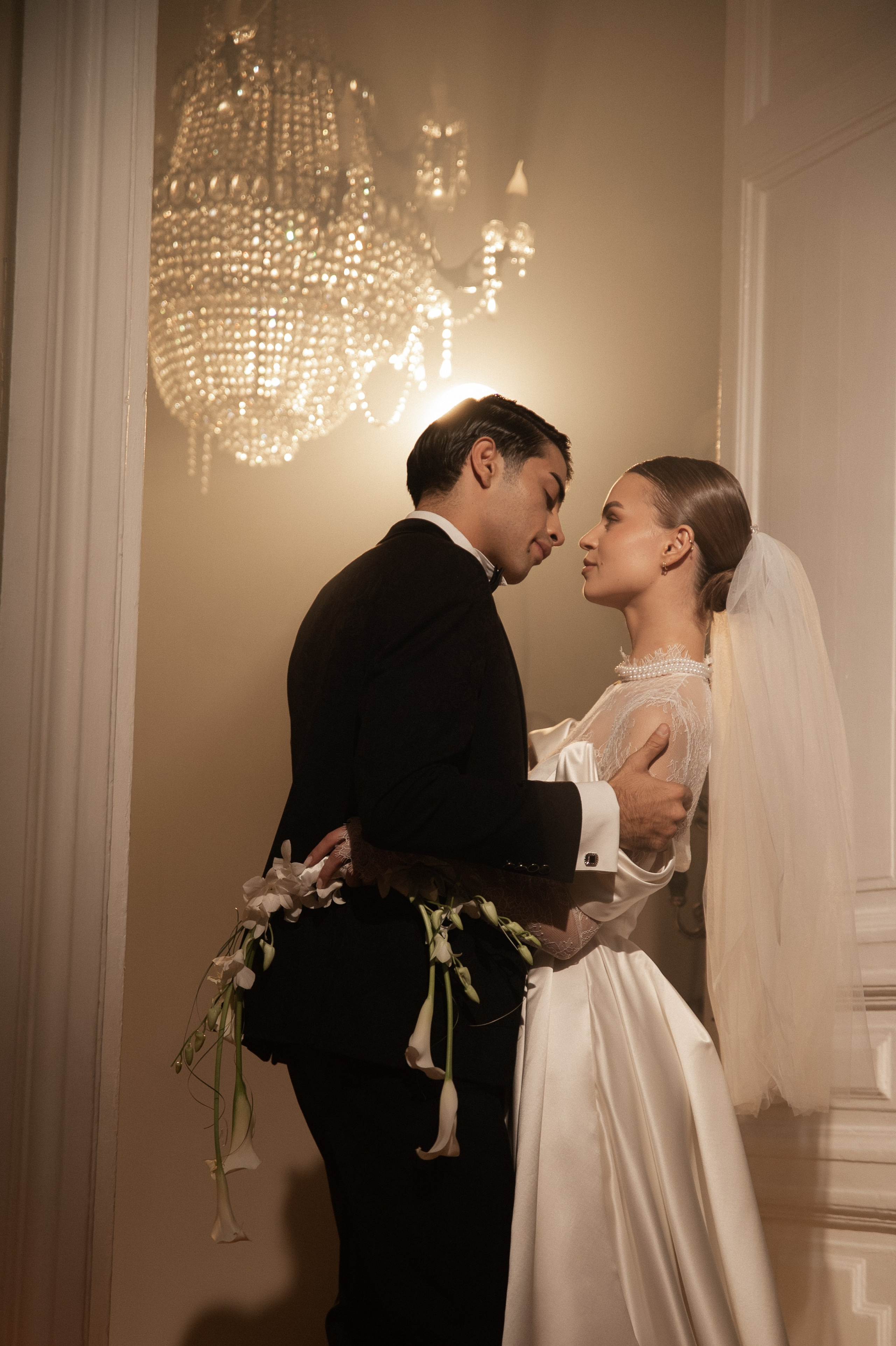 Камерный свадебный ужин при свечах в старинном особняке в фотостудии 21. Kult. Ярослава Ерина — свадебный фотограф в Москве