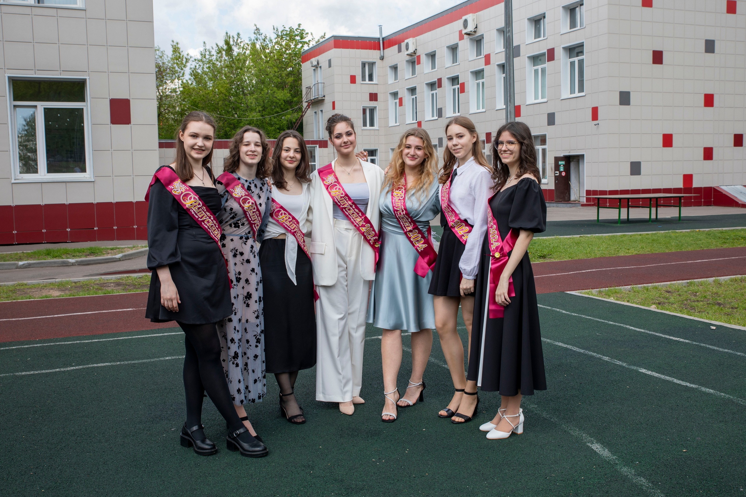 Последний звонок Школа Баренбаума 1517. Фотограф в Москве Яна Полосина